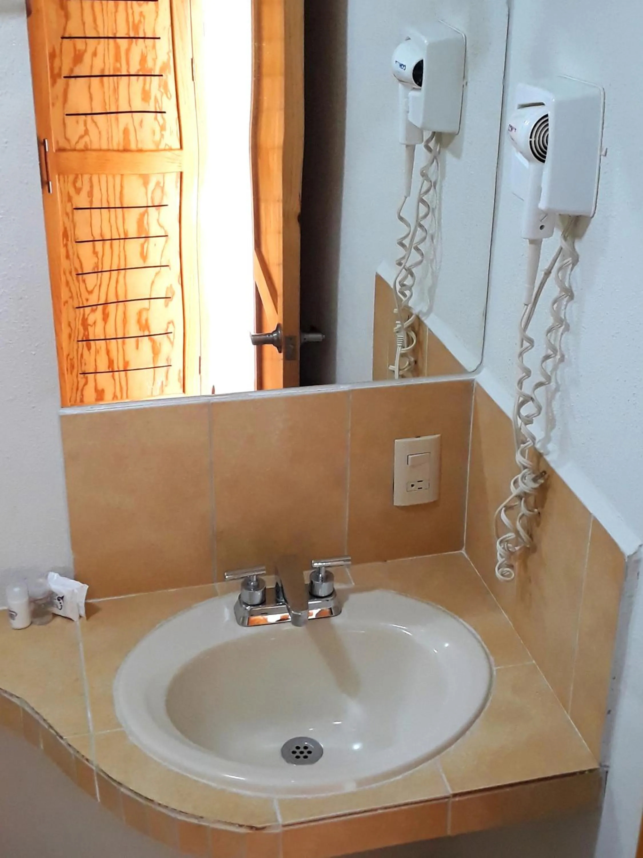 Bathroom in Axkan Arte Hotel