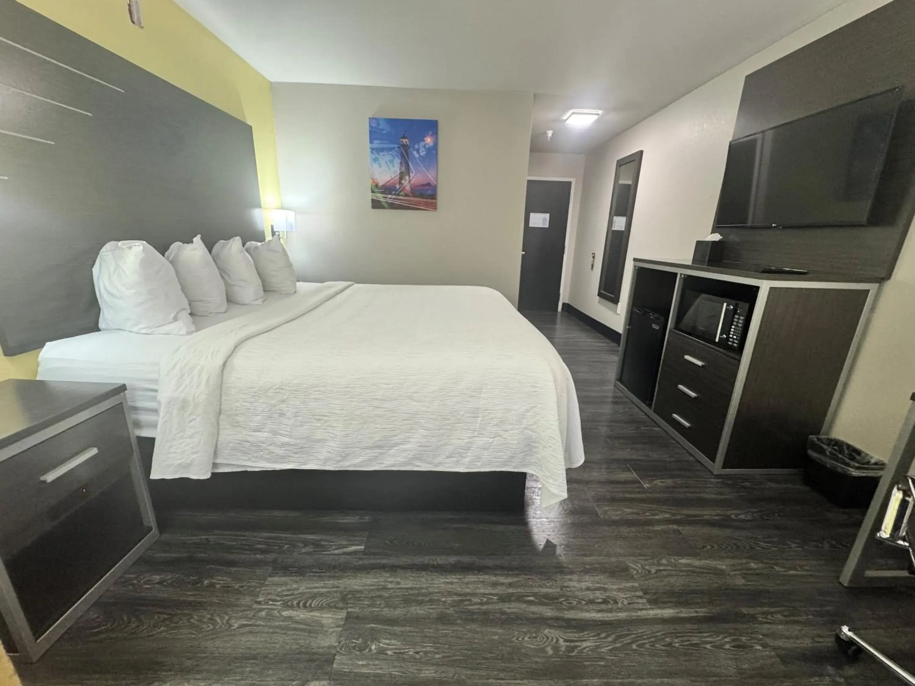 Photo of the whole room, Bed in Wingate by Wyndham Biloxi - Ocean Springs Photo of the whole room, Bed in Wingate by Wyndham Biloxi - Ocean Springs