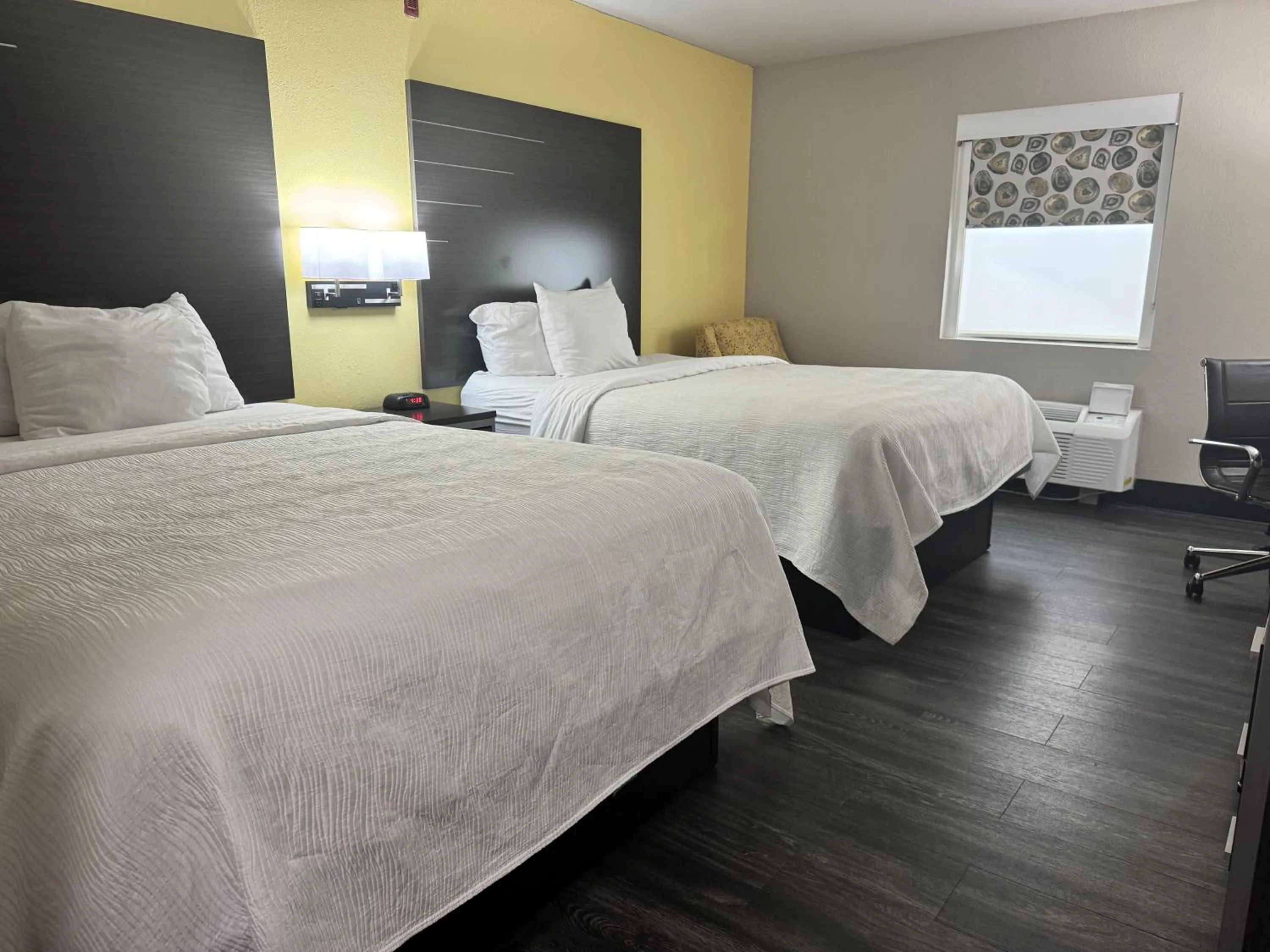 Bedroom, Bed in Wingate by Wyndham Biloxi - Ocean Springs