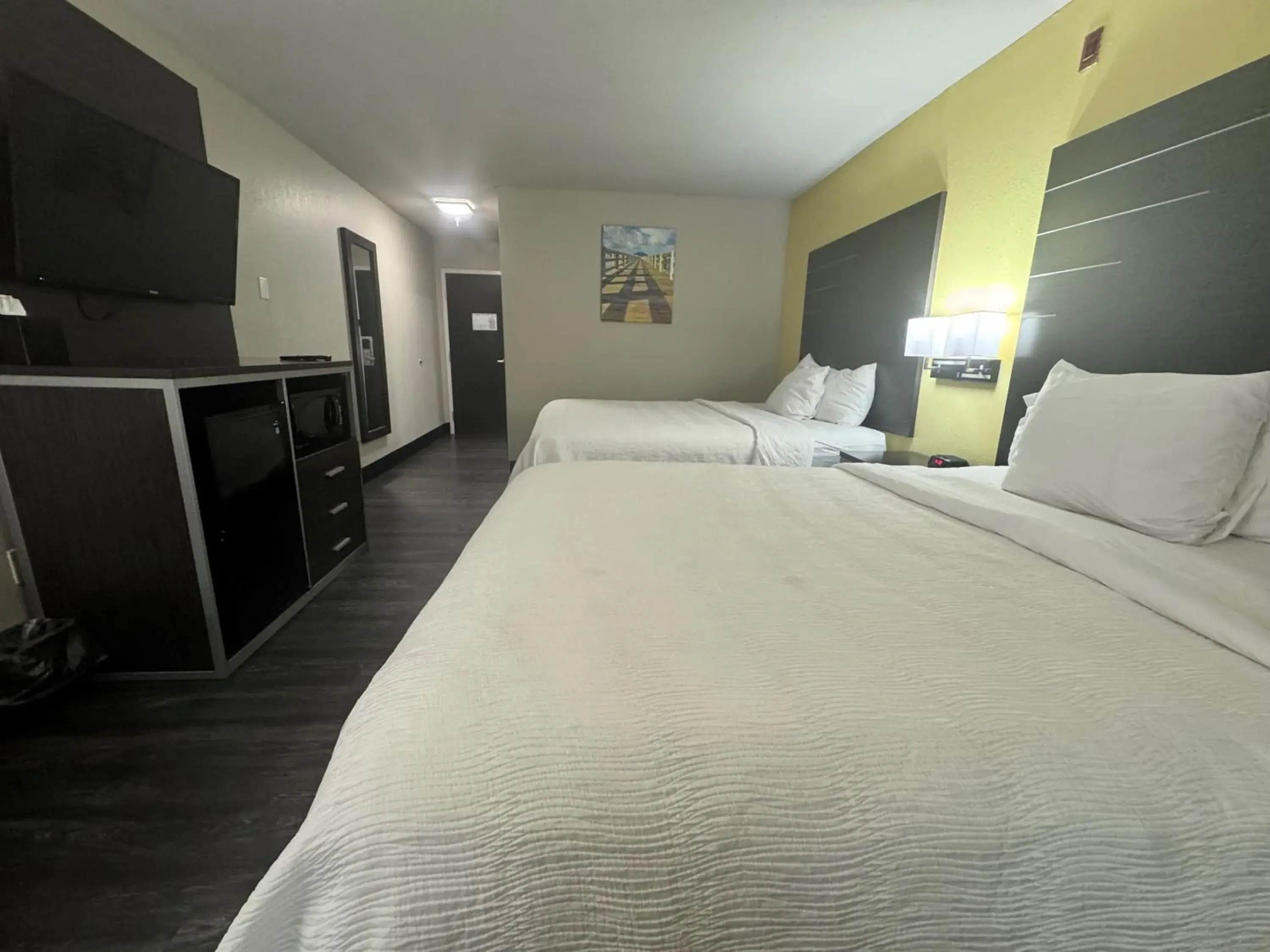 Photo of the whole room, Bed in Wingate by Wyndham Biloxi - Ocean Springs Photo of the whole room, Bed in Wingate by Wyndham Biloxi - Ocean Springs