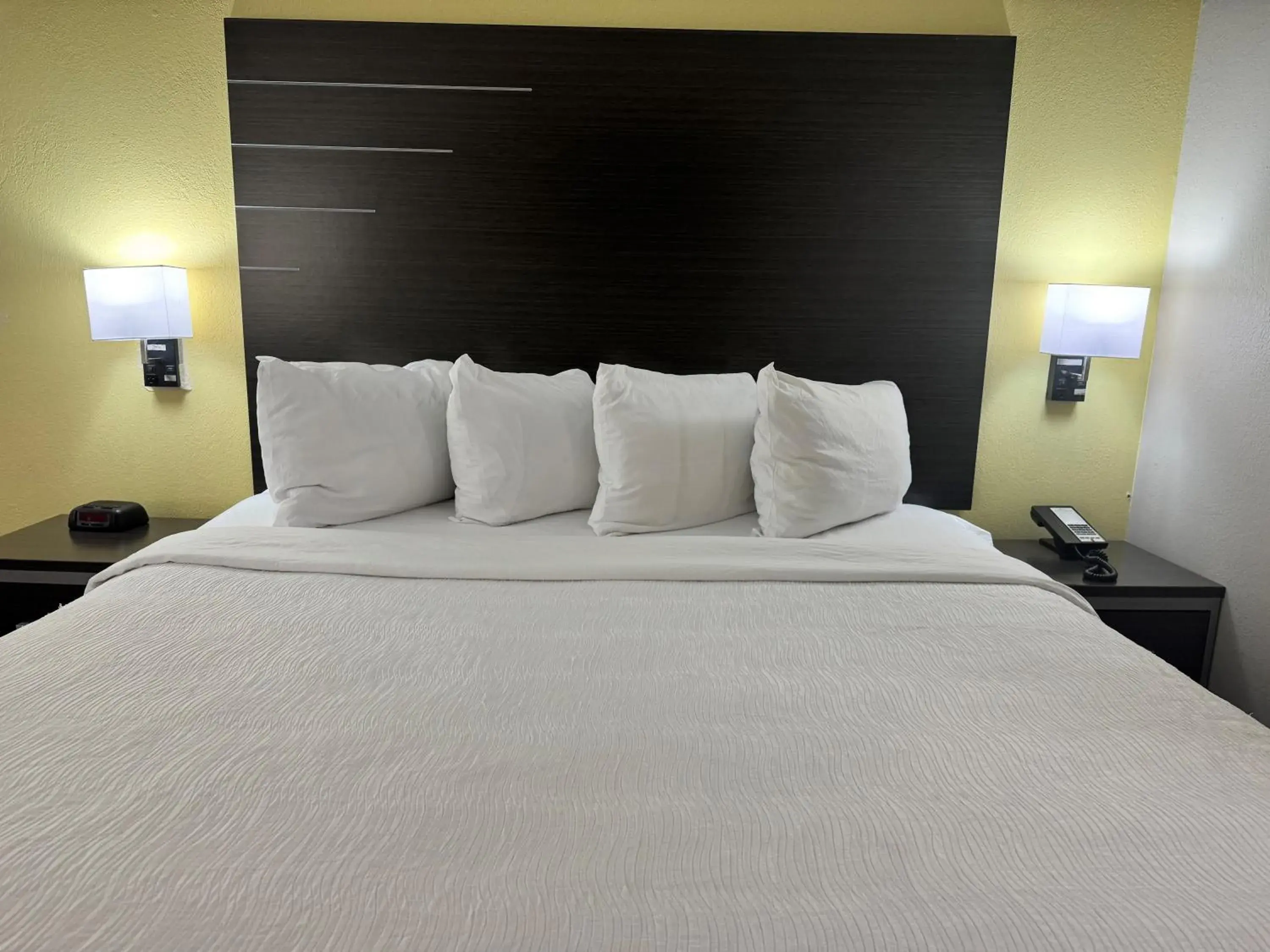 Bed in Wingate by Wyndham Biloxi - Ocean Springs Bed in Wingate by Wyndham Biloxi - Ocean Springs