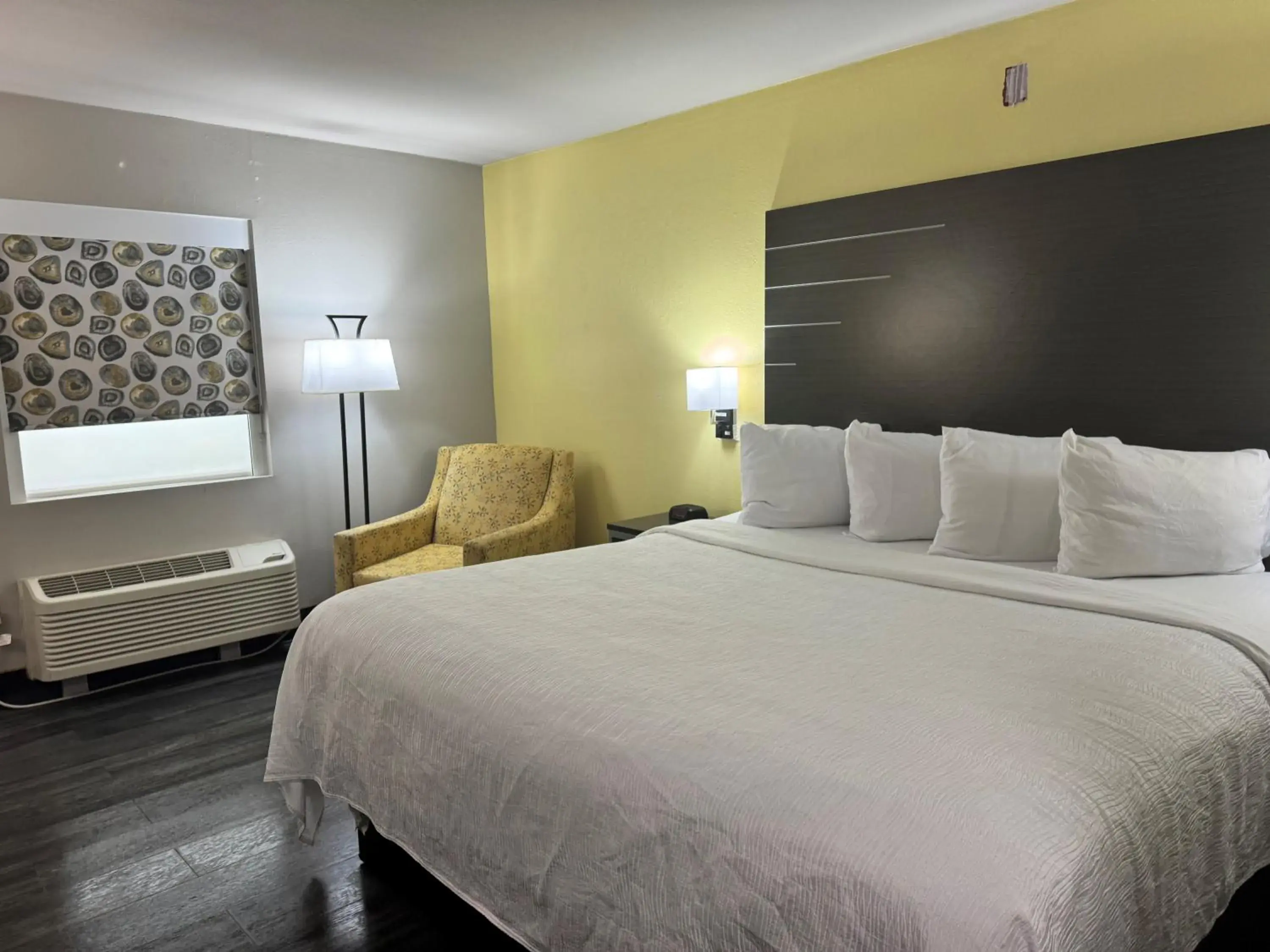 Bedroom, Bed in Wingate by Wyndham Biloxi - Ocean Springs Bedroom, Bed in Wingate by Wyndham Biloxi - Ocean Springs