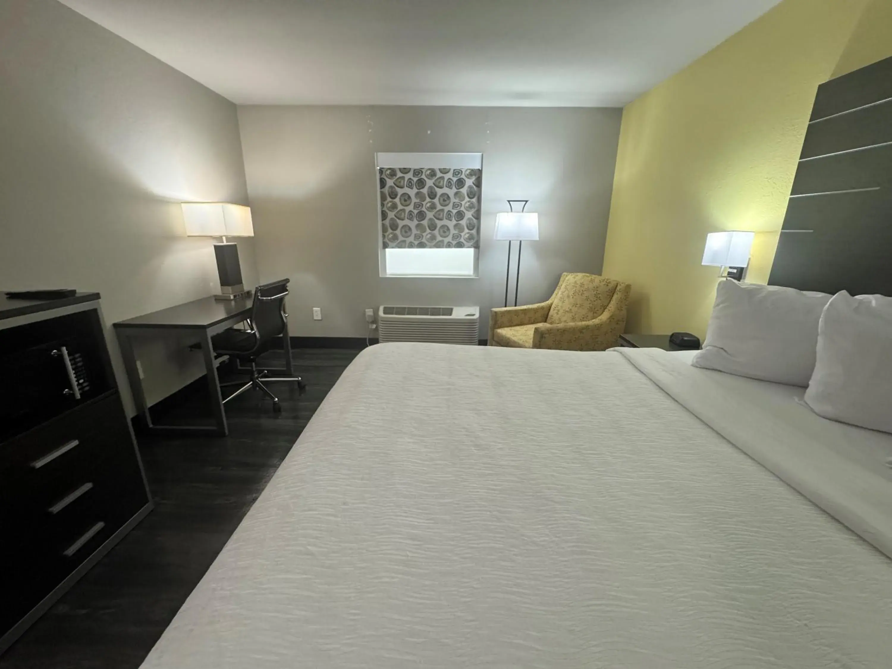 Photo of the whole room, Bed in Wingate by Wyndham Biloxi - Ocean Springs Photo of the whole room, Bed in Wingate by Wyndham Biloxi - Ocean Springs