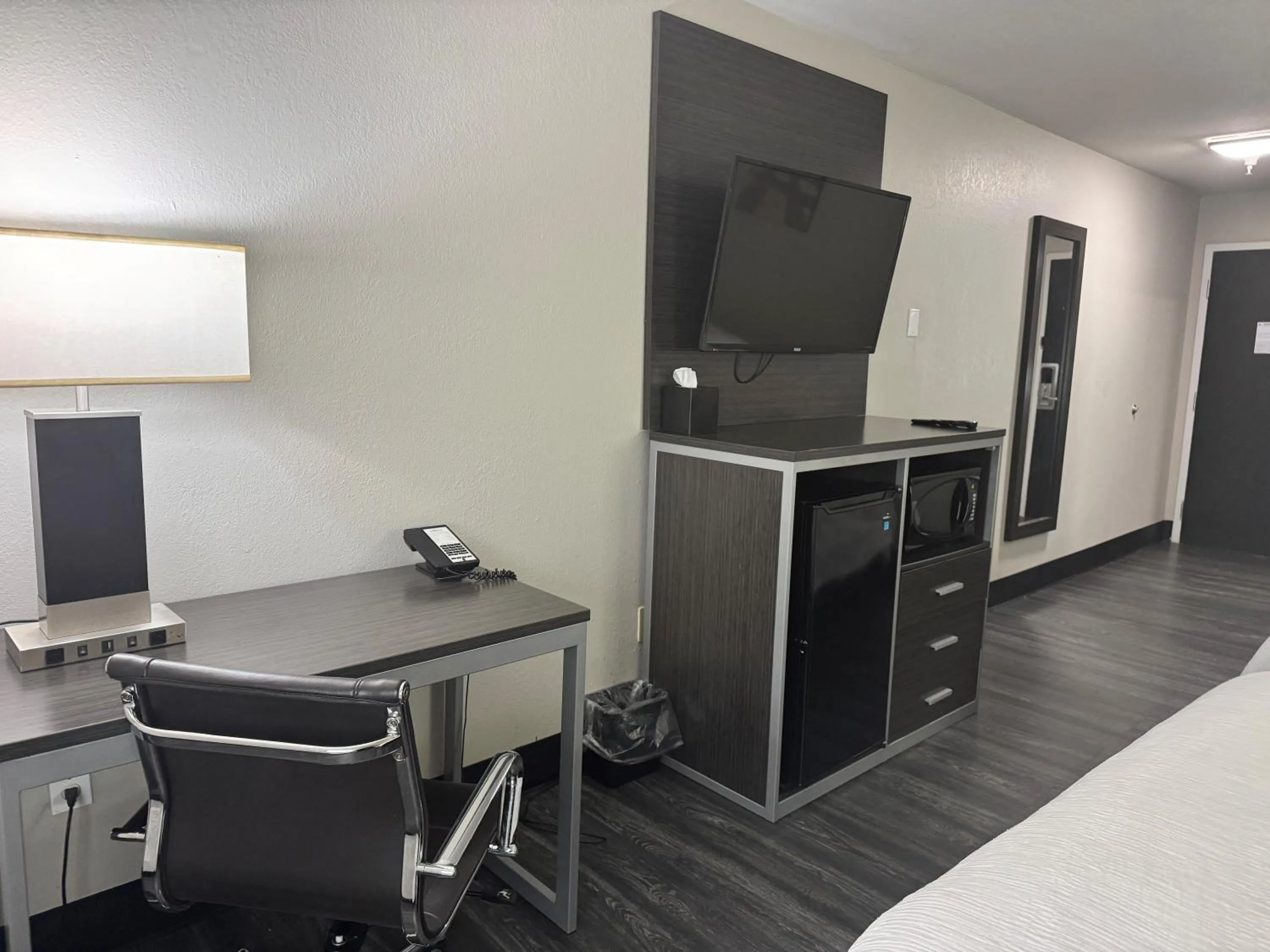 TV and multimedia in Wingate by Wyndham Biloxi - Ocean Springs