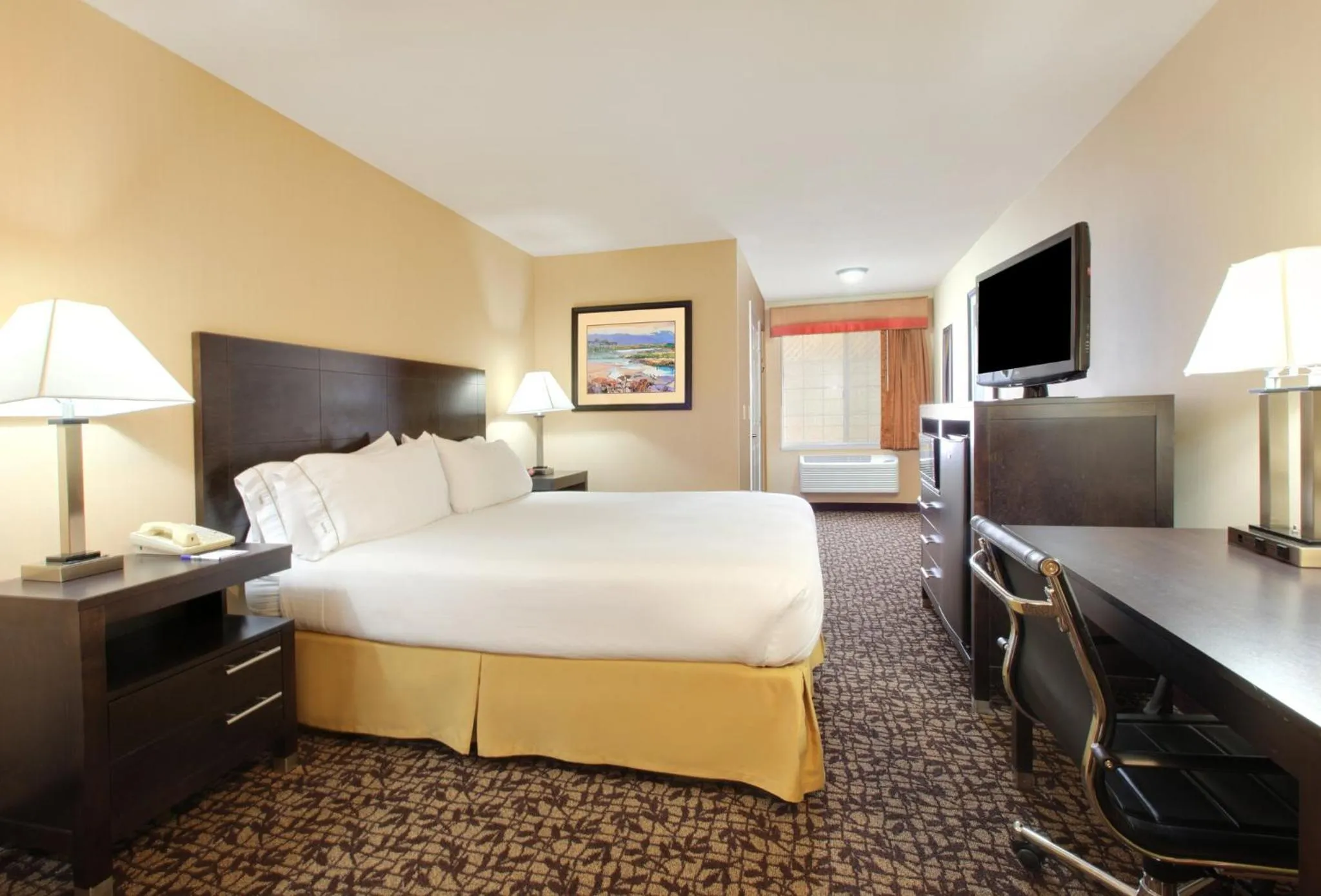 Photo of the whole room, Bed in Holiday Inn Express Oakdale by IHG