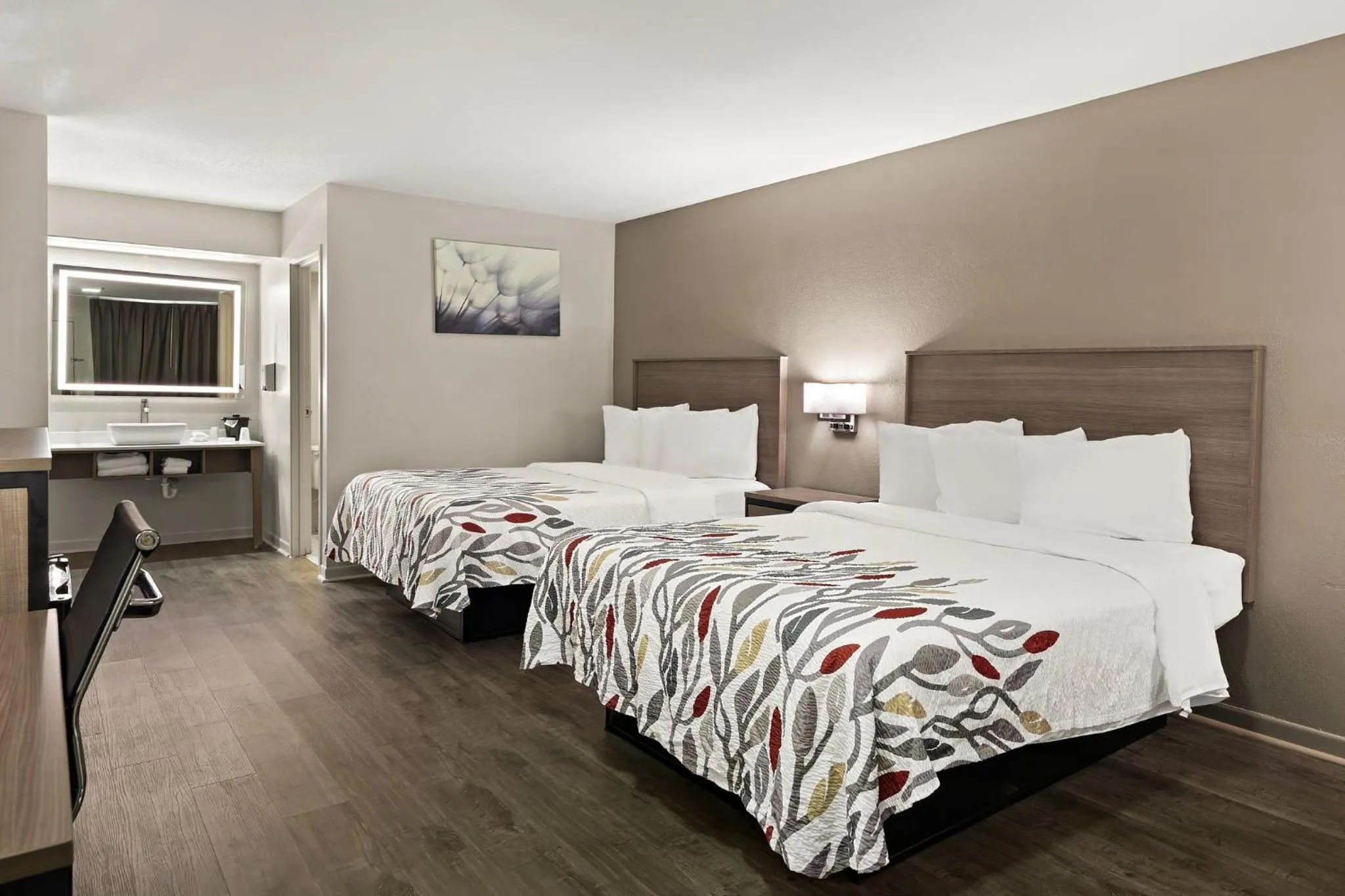 Photo of the whole room, Bed in Red Roof Inn & Suites Monroe, NC