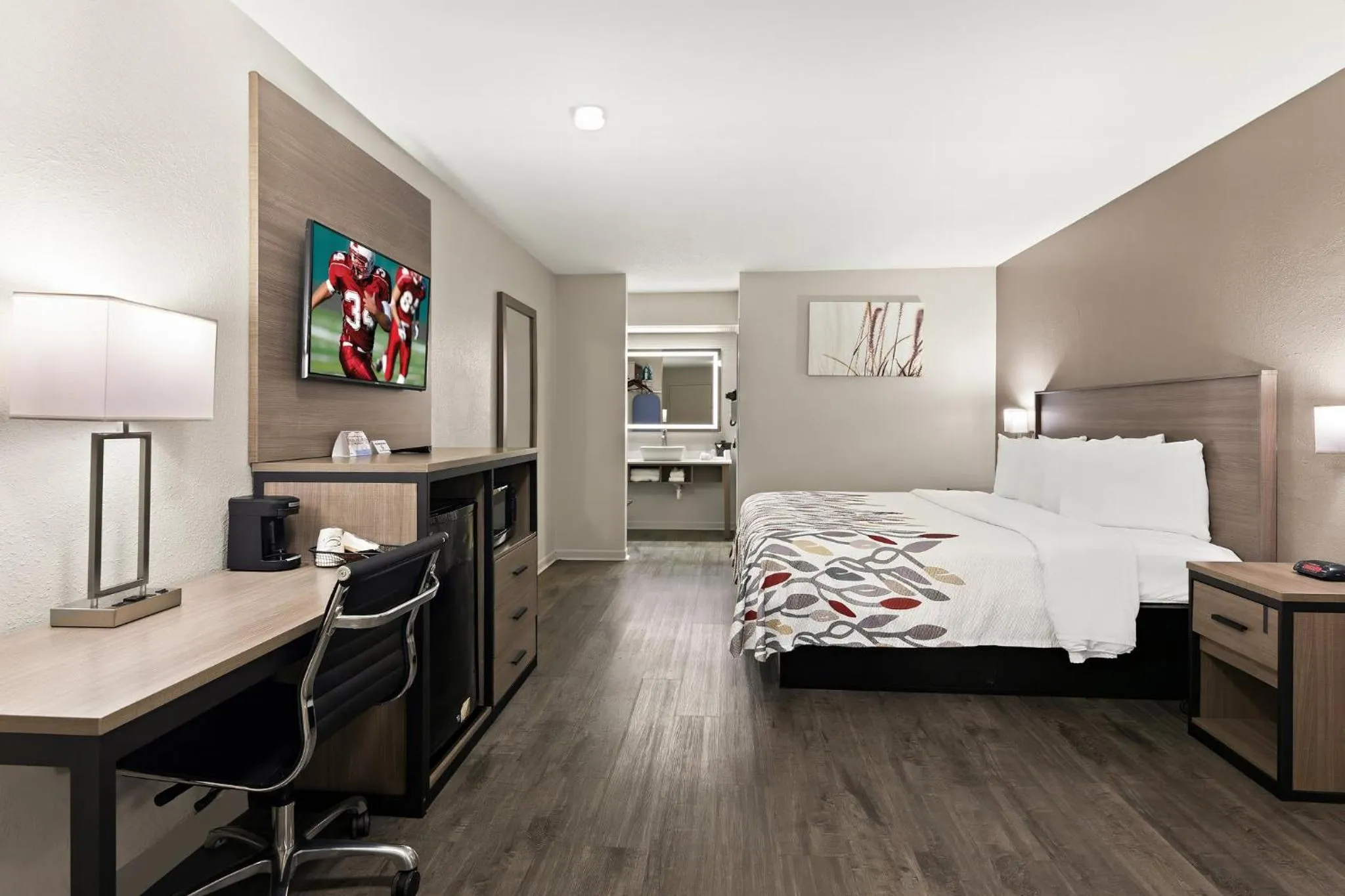 Photo of the whole room, Bed in Red Roof Inn & Suites Monroe, NC