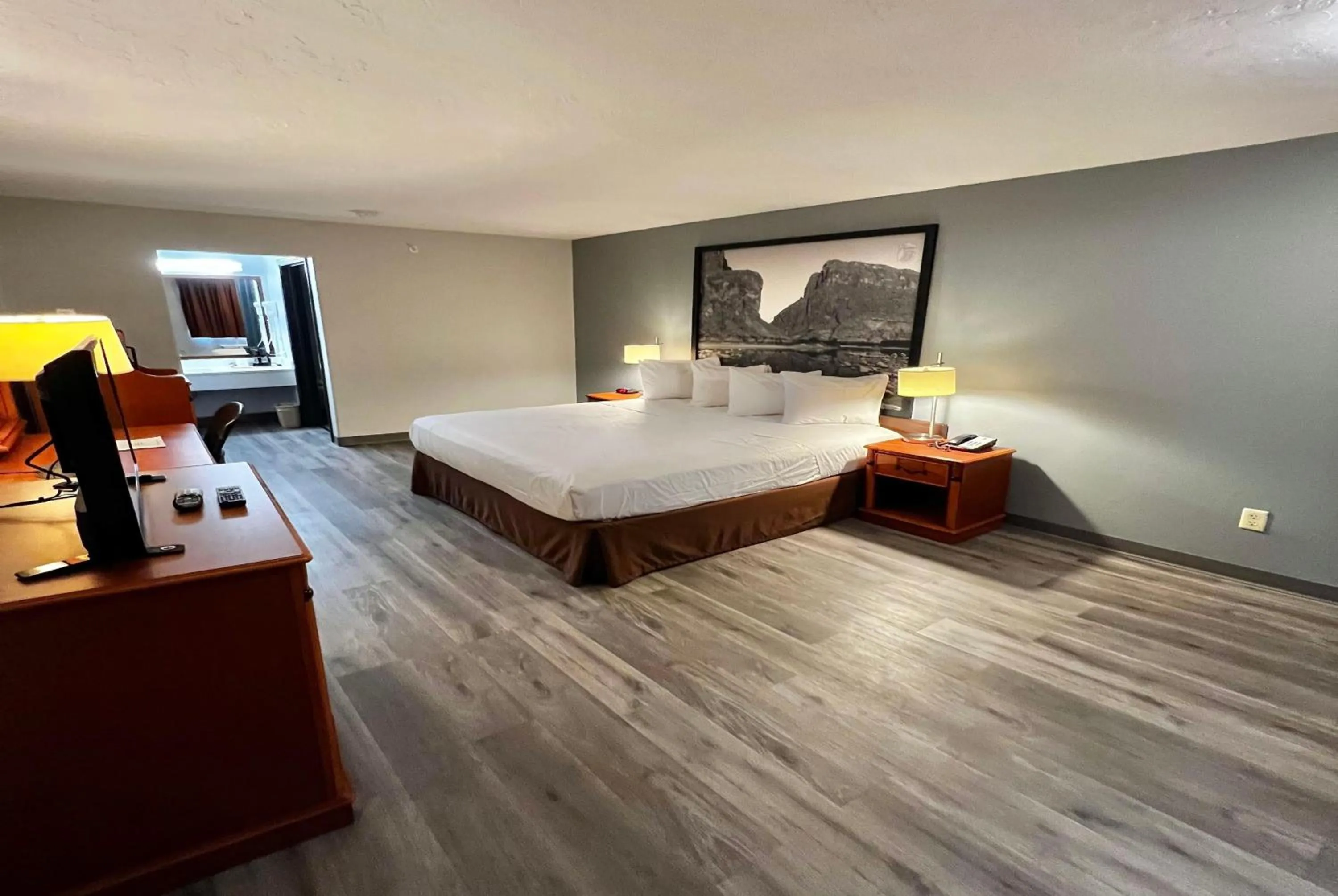 Photo of the whole room, Bed in Super 8 by Wyndham Sealy