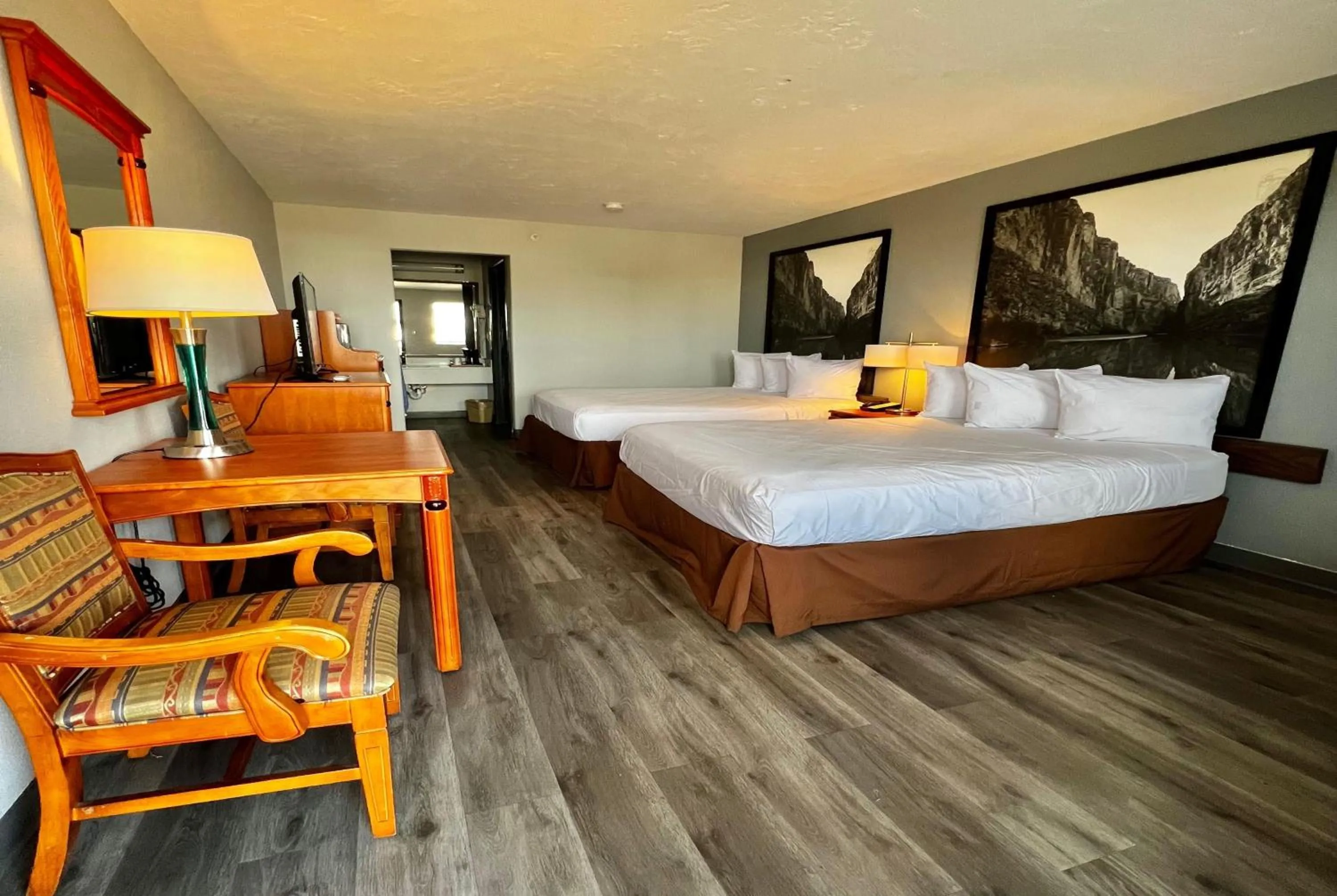 Photo of the whole room, Bed in Super 8 by Wyndham Sealy