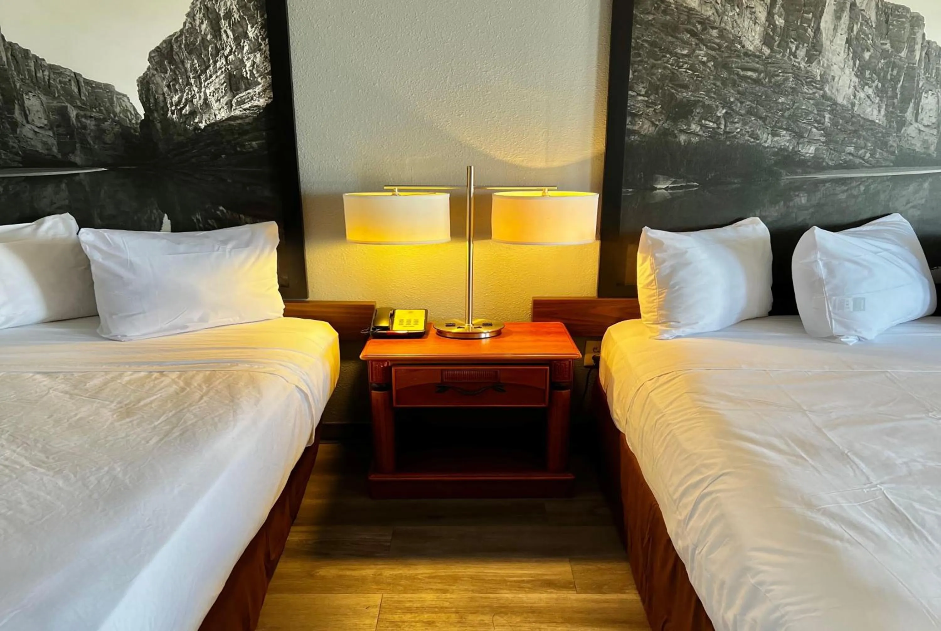 Photo of the whole room, Bed in Super 8 by Wyndham Sealy