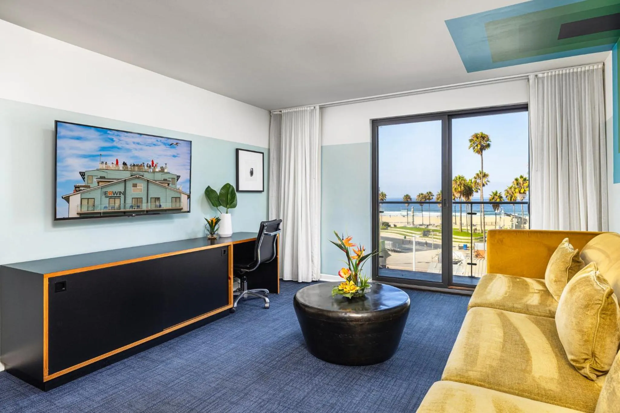 Bedroom in Hotel Erwin Venice Beach