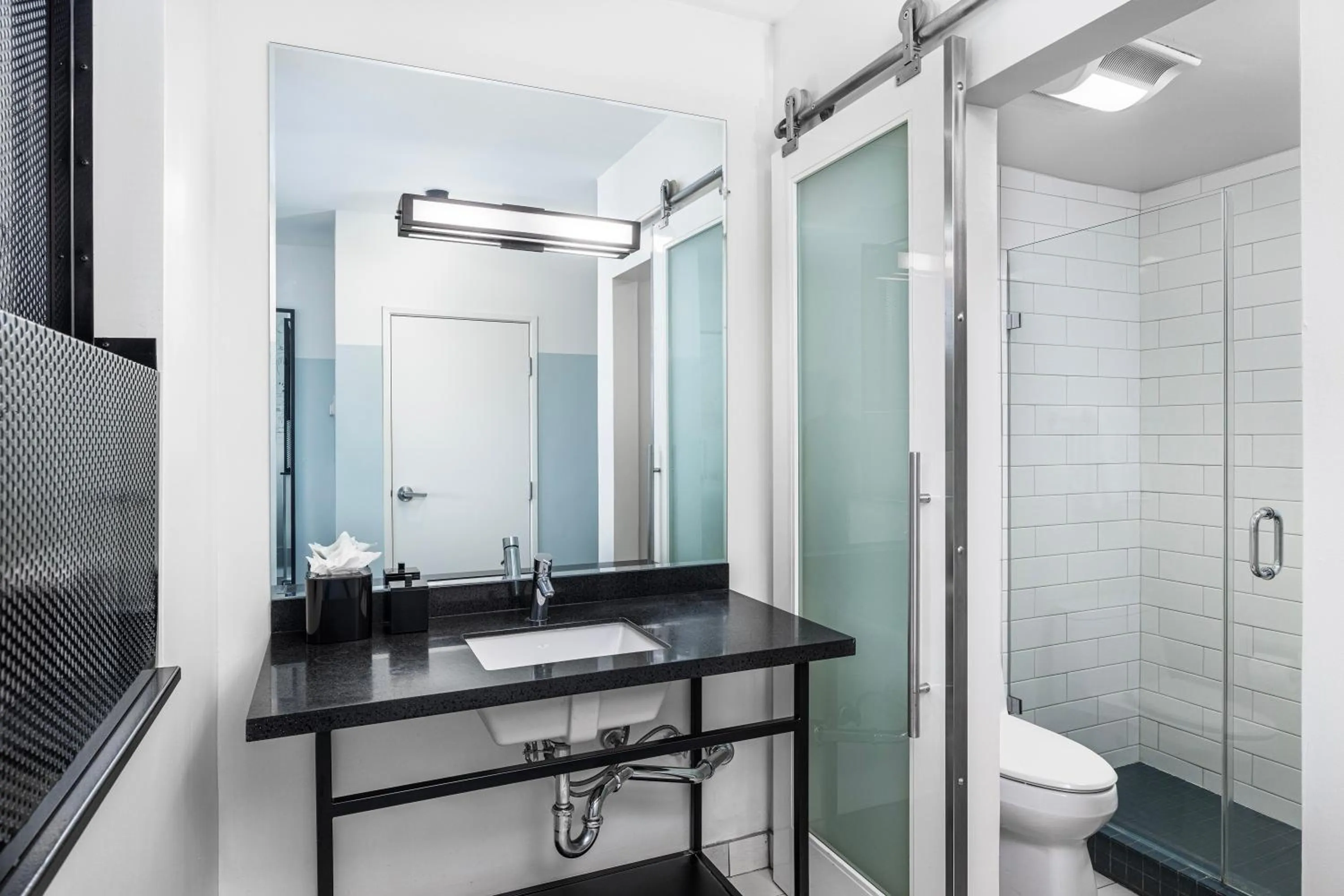 Shower in Hotel Erwin Venice Beach