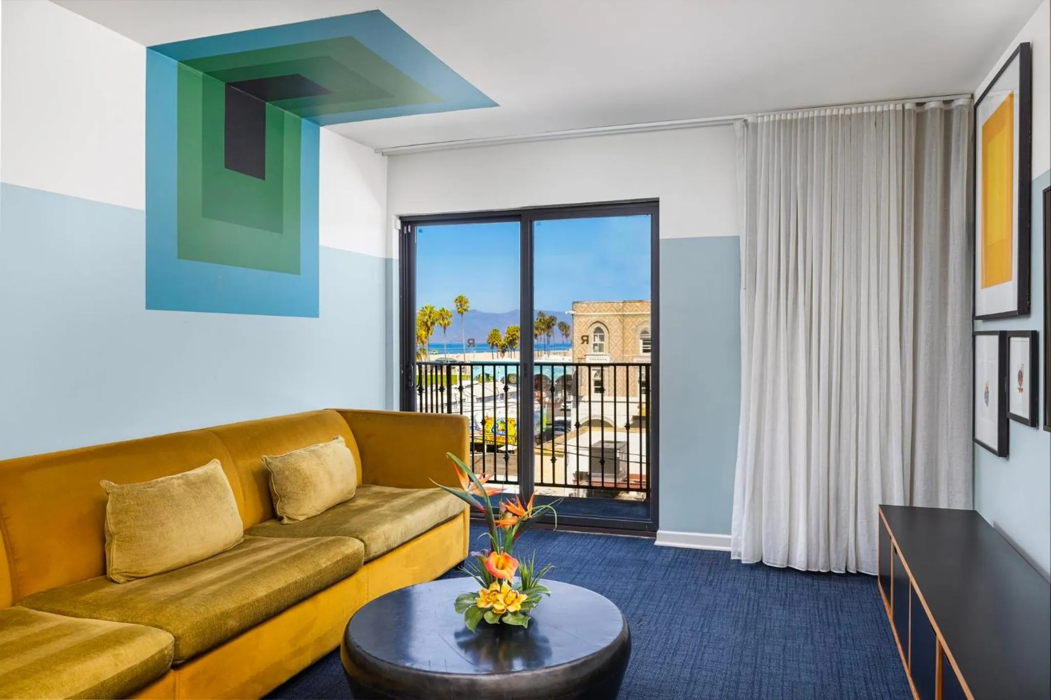 Bedroom in Hotel Erwin Venice Beach