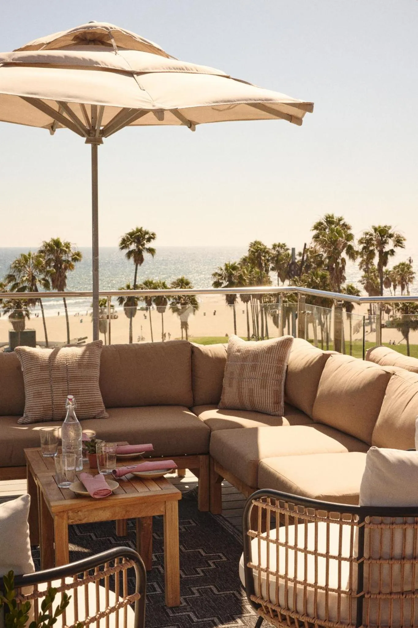 Restaurant/places to eat in Hotel Erwin Venice Beach