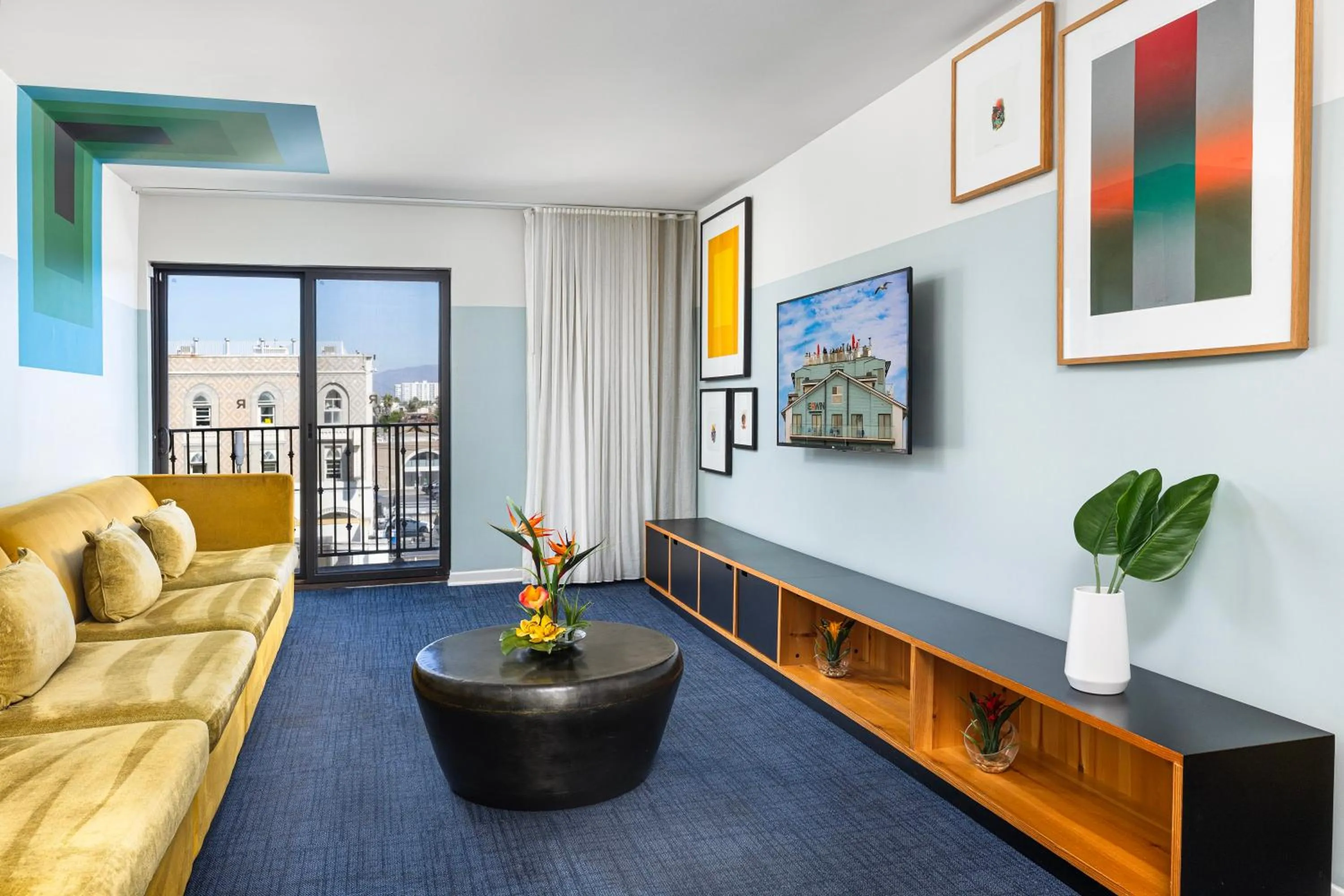 TV and multimedia in Hotel Erwin Venice Beach