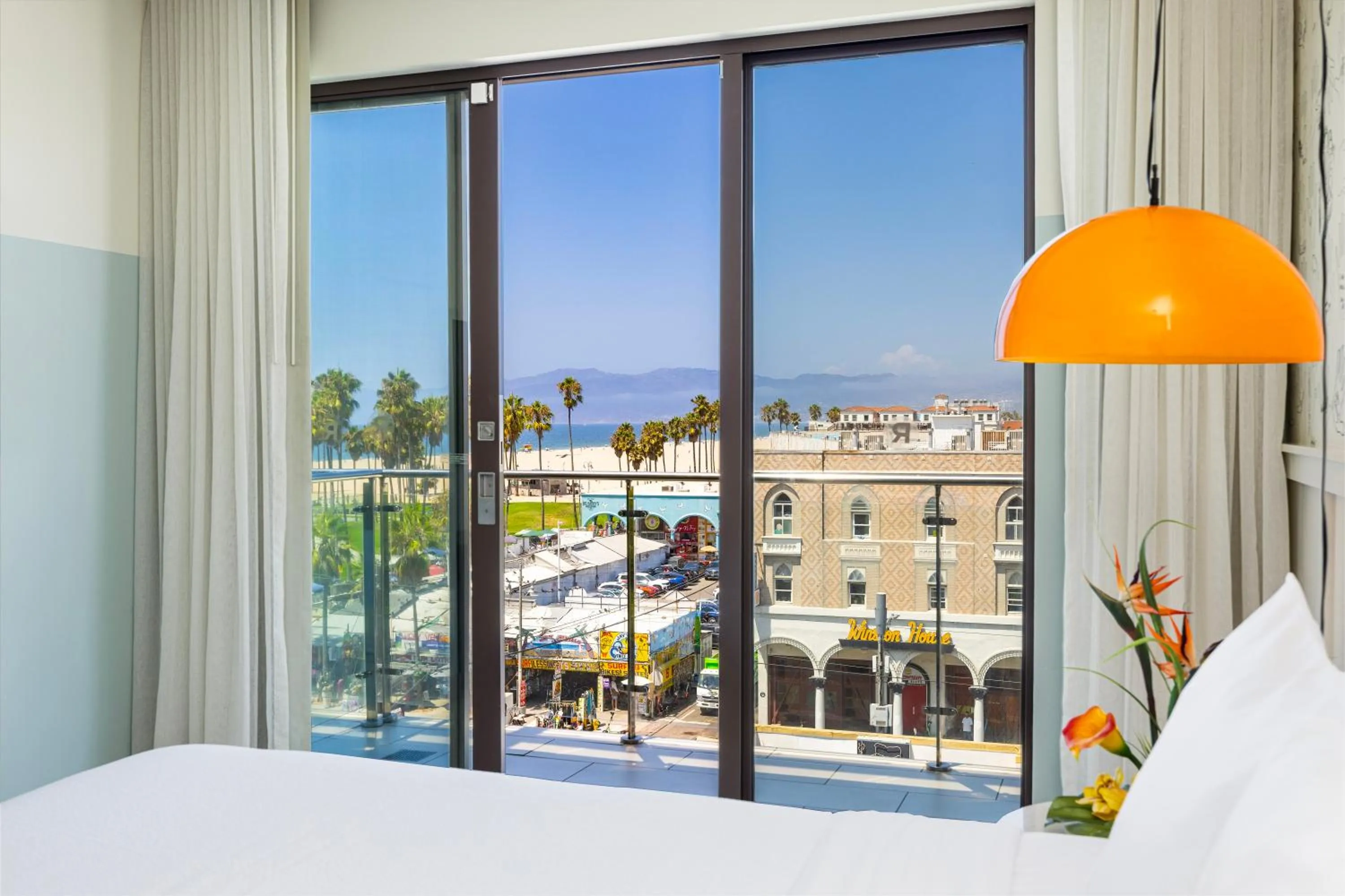 Bed in Hotel Erwin Venice Beach