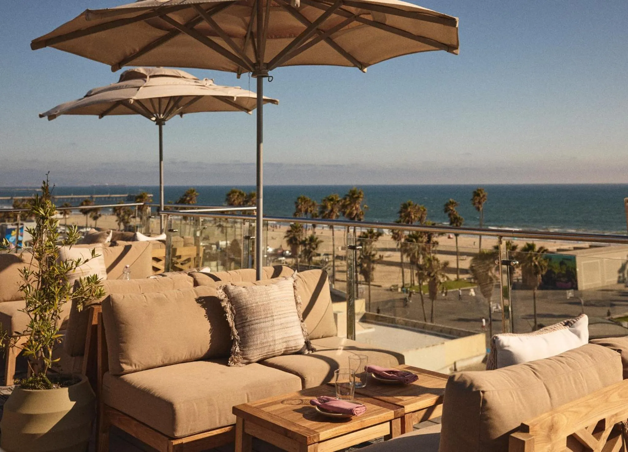 Restaurant/places to eat in Hotel Erwin Venice Beach