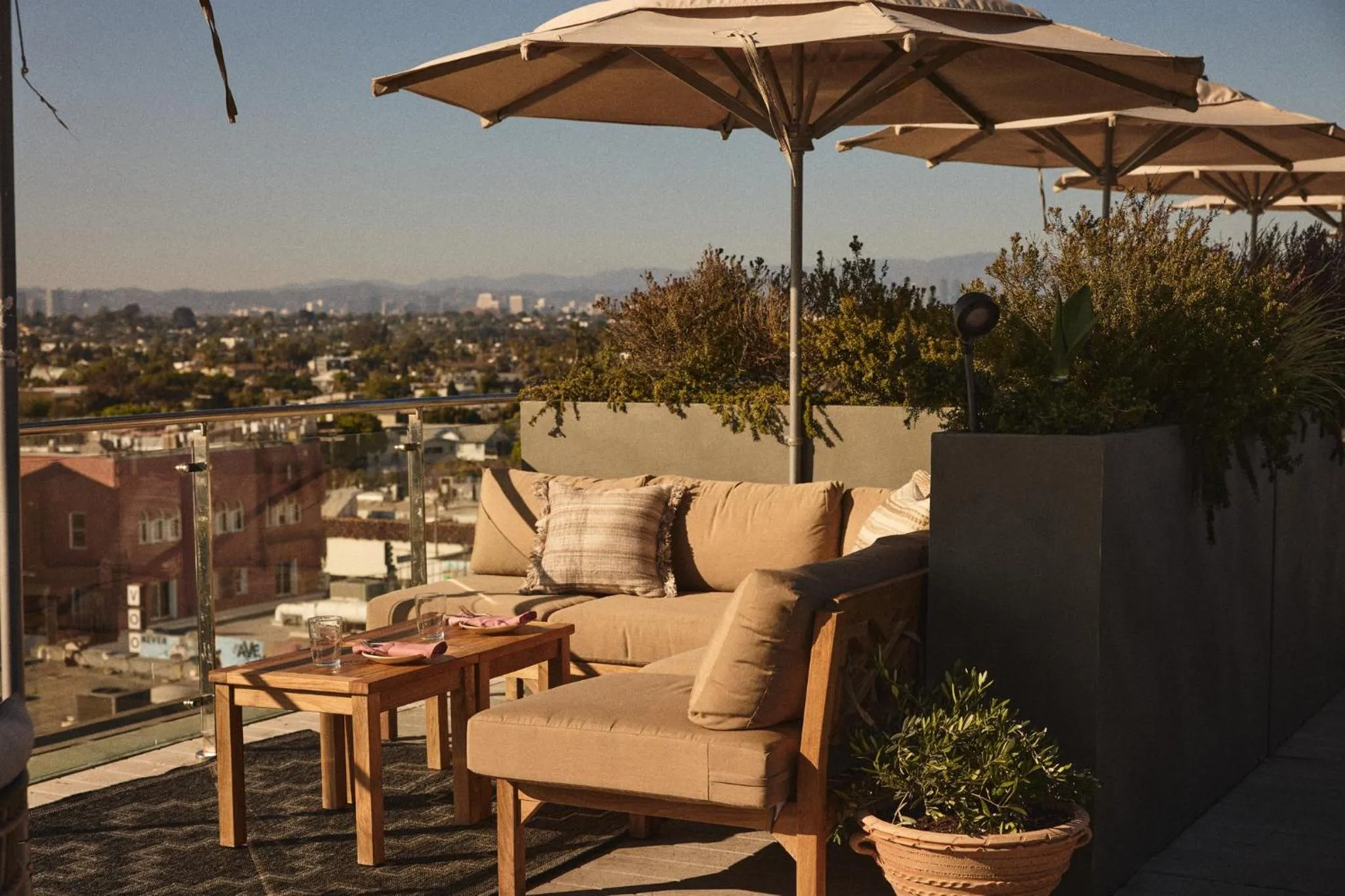 Restaurant/places to eat in Hotel Erwin Venice Beach