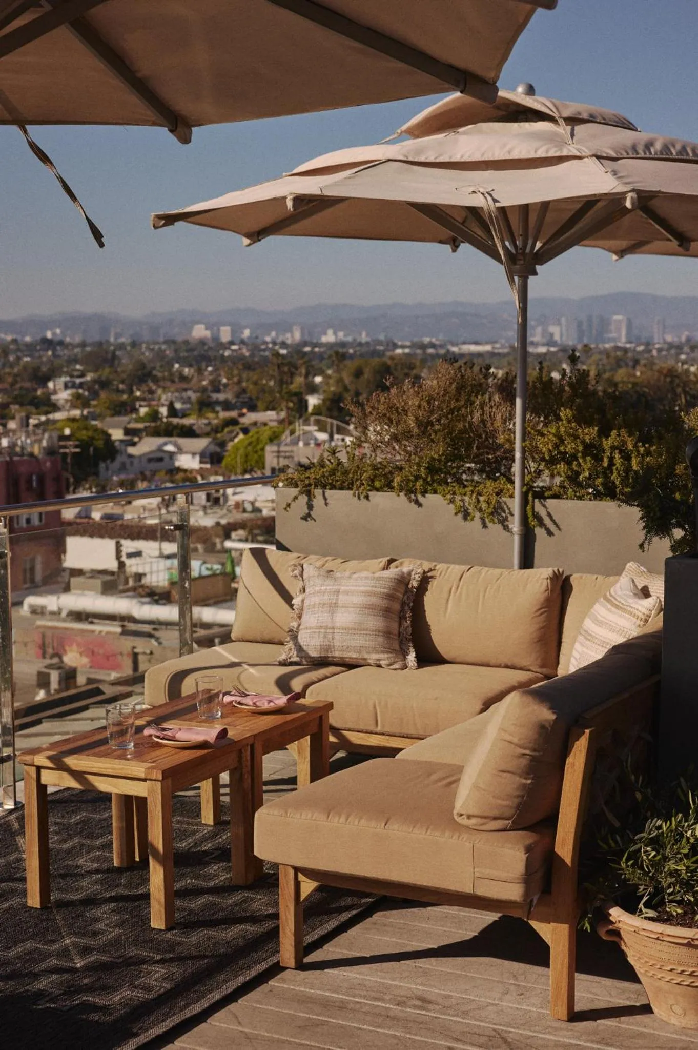 Restaurant/places to eat in Hotel Erwin Venice Beach