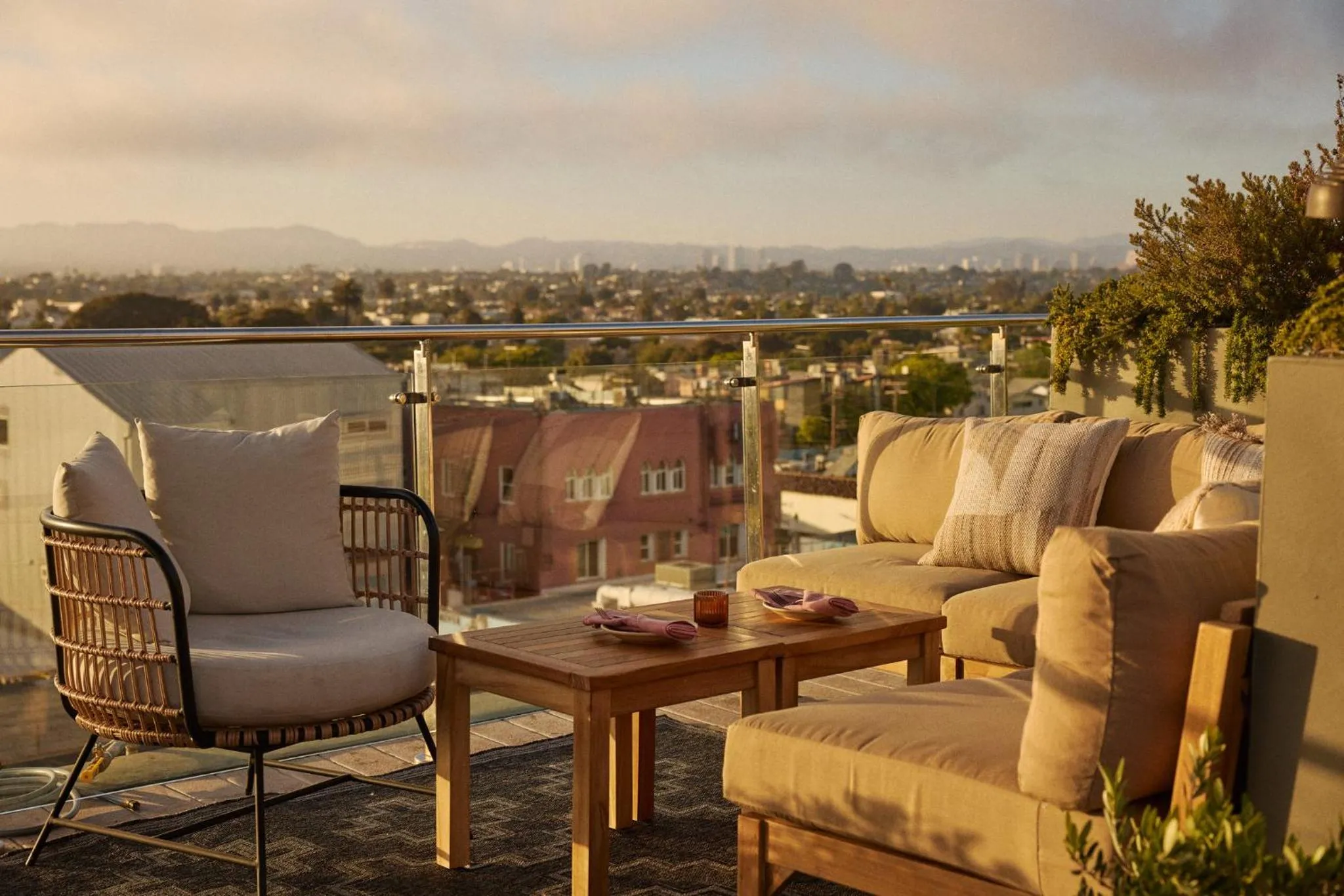 Restaurant/places to eat in Hotel Erwin Venice Beach