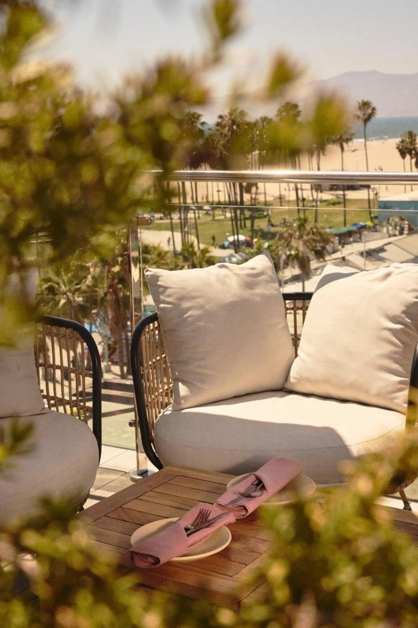 Restaurant/places to eat in Hotel Erwin Venice Beach