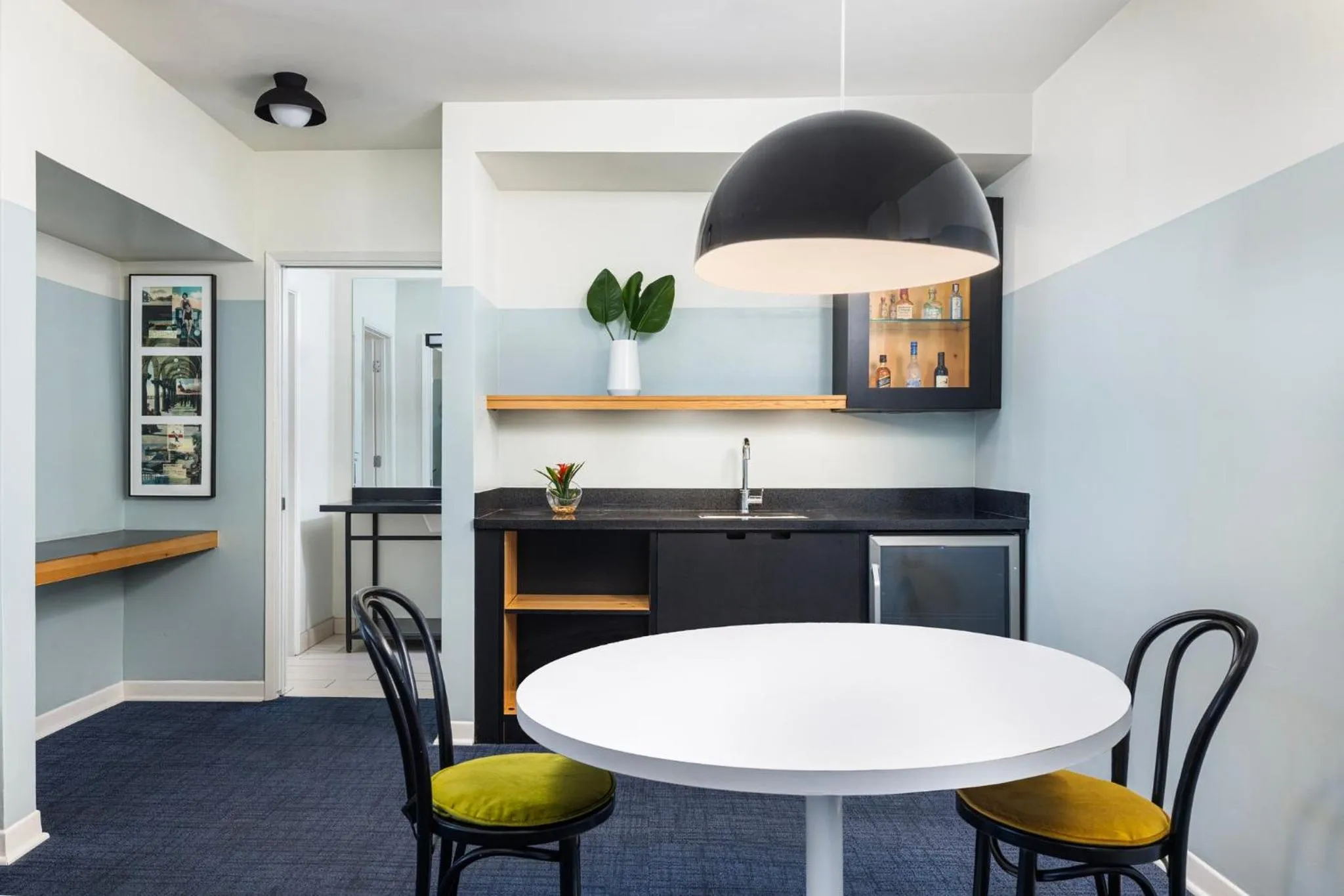 Bedroom in Hotel Erwin Venice Beach