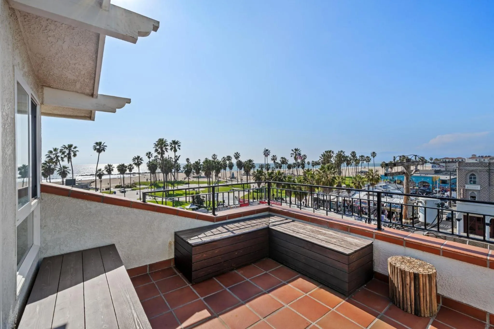 Photo of the whole room in Hotel Erwin Venice Beach