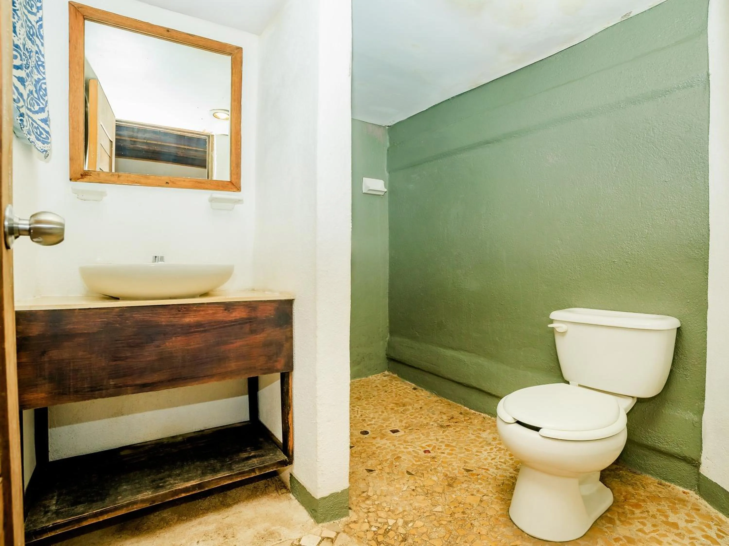 Bathroom in Capital O Verdemar, Pie de la Cuesta