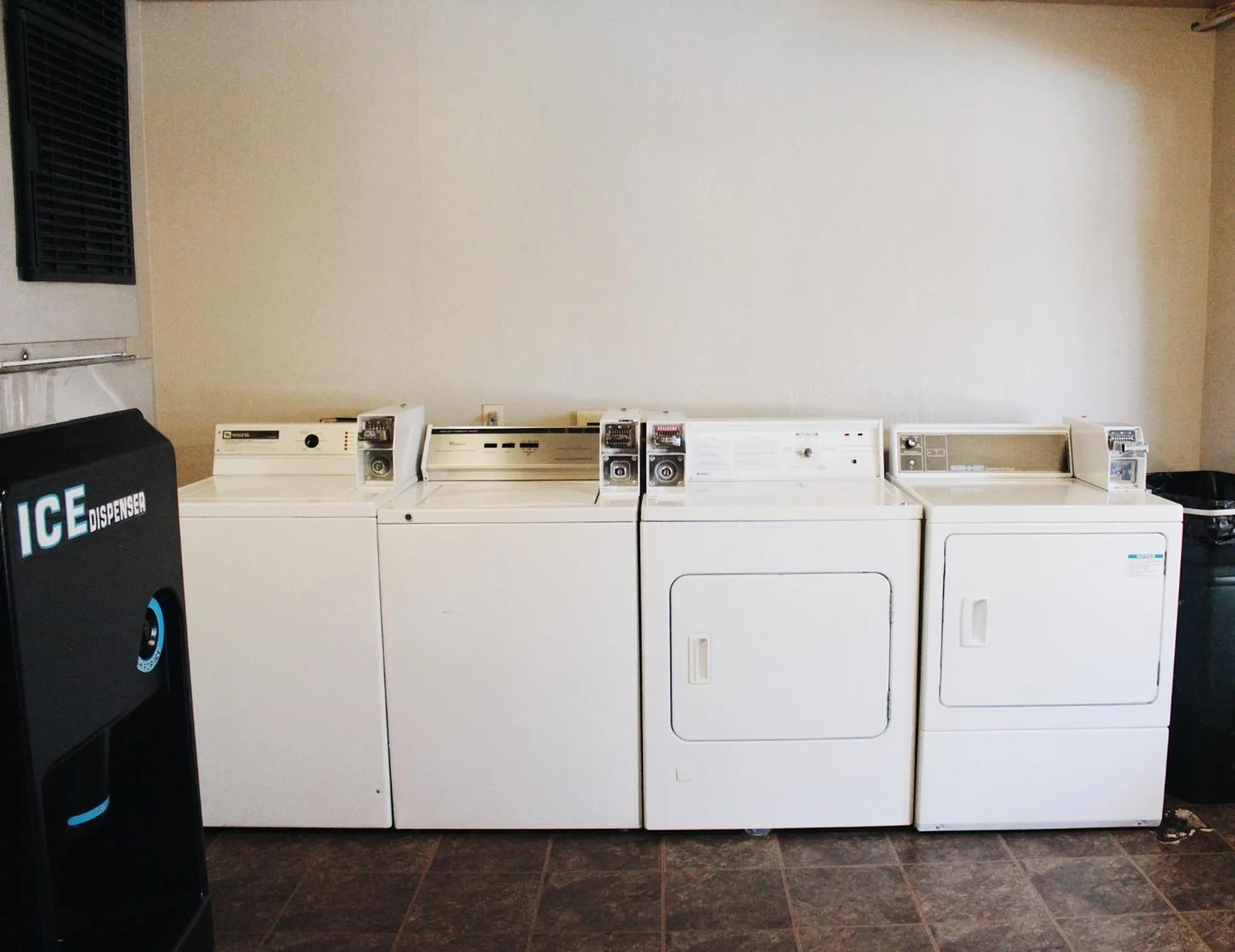 Days Inn by Wyndham Show Low