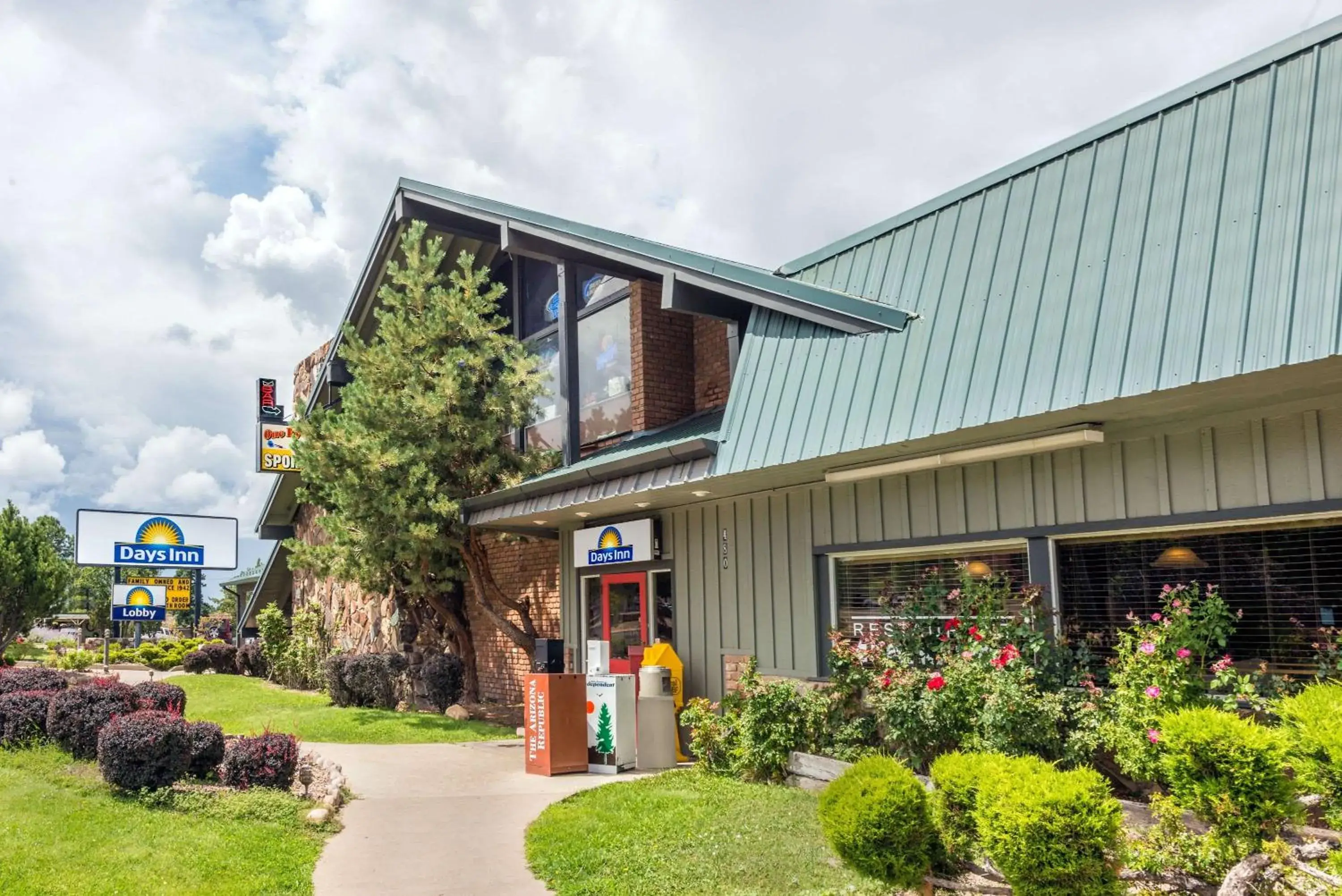 Property building in Days Inn by Wyndham Show Low Property building in Days Inn by Wyndham Show Low