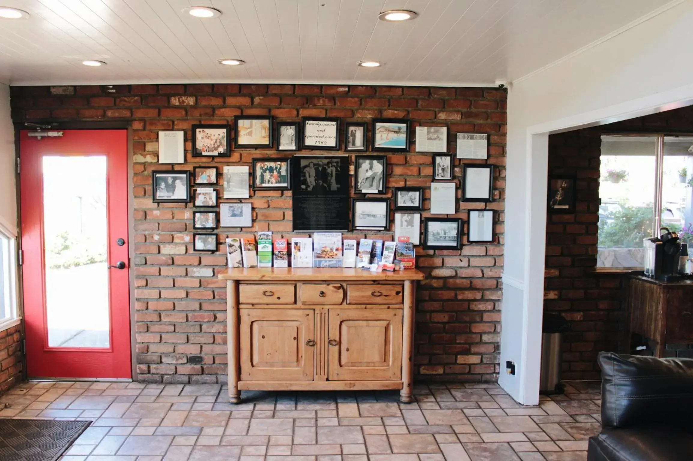 Lobby or reception in Days Inn by Wyndham Show Low Lobby or reception in Days Inn by Wyndham Show Low