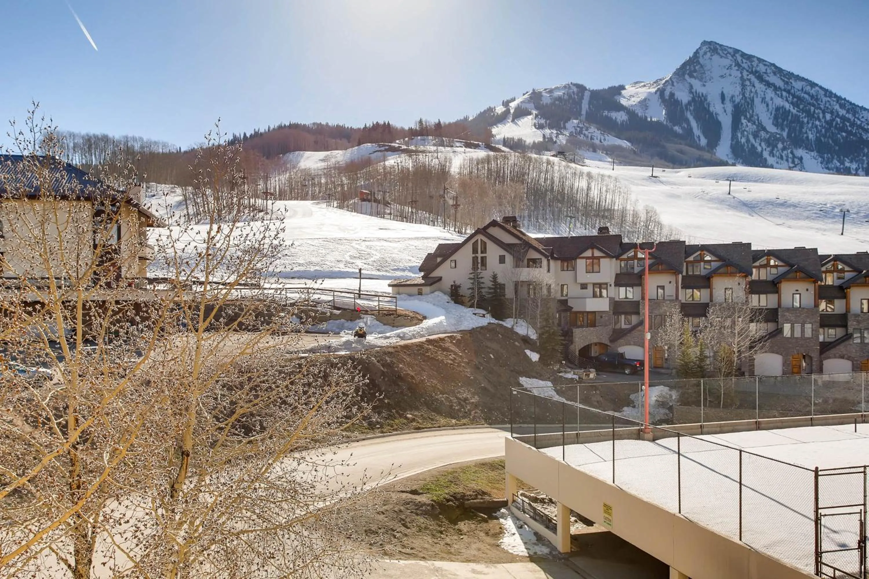 Updated 2 Br With View Of Lifts Condo