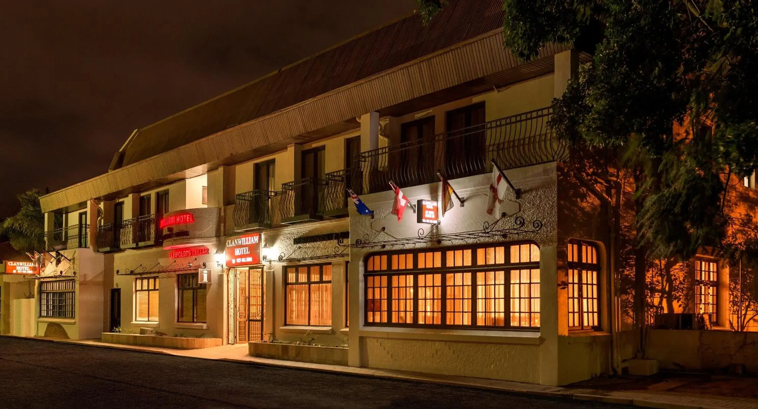 Property building in Clanwilliam Hotel Property building in Clanwilliam Hotel