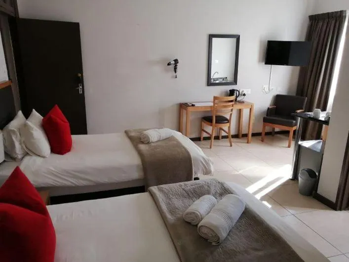 Photo of the whole room, Bed in Clanwilliam Hotel