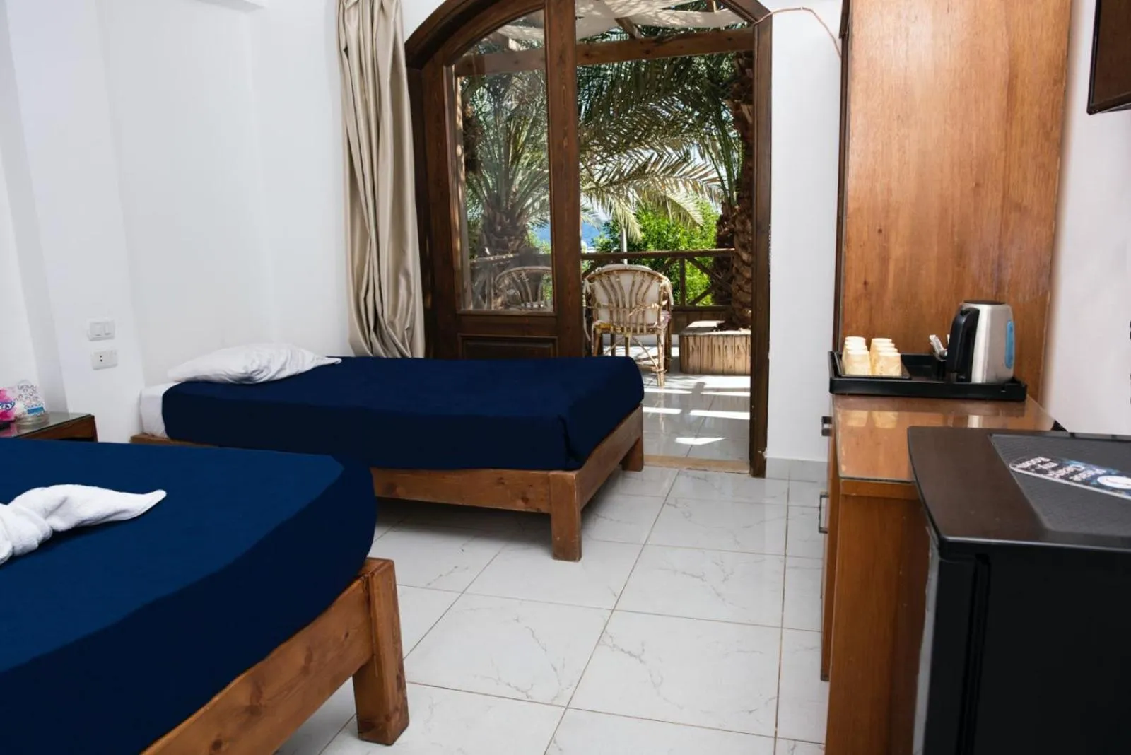 Photo of the whole room, Bed in Penguin Village Dahab