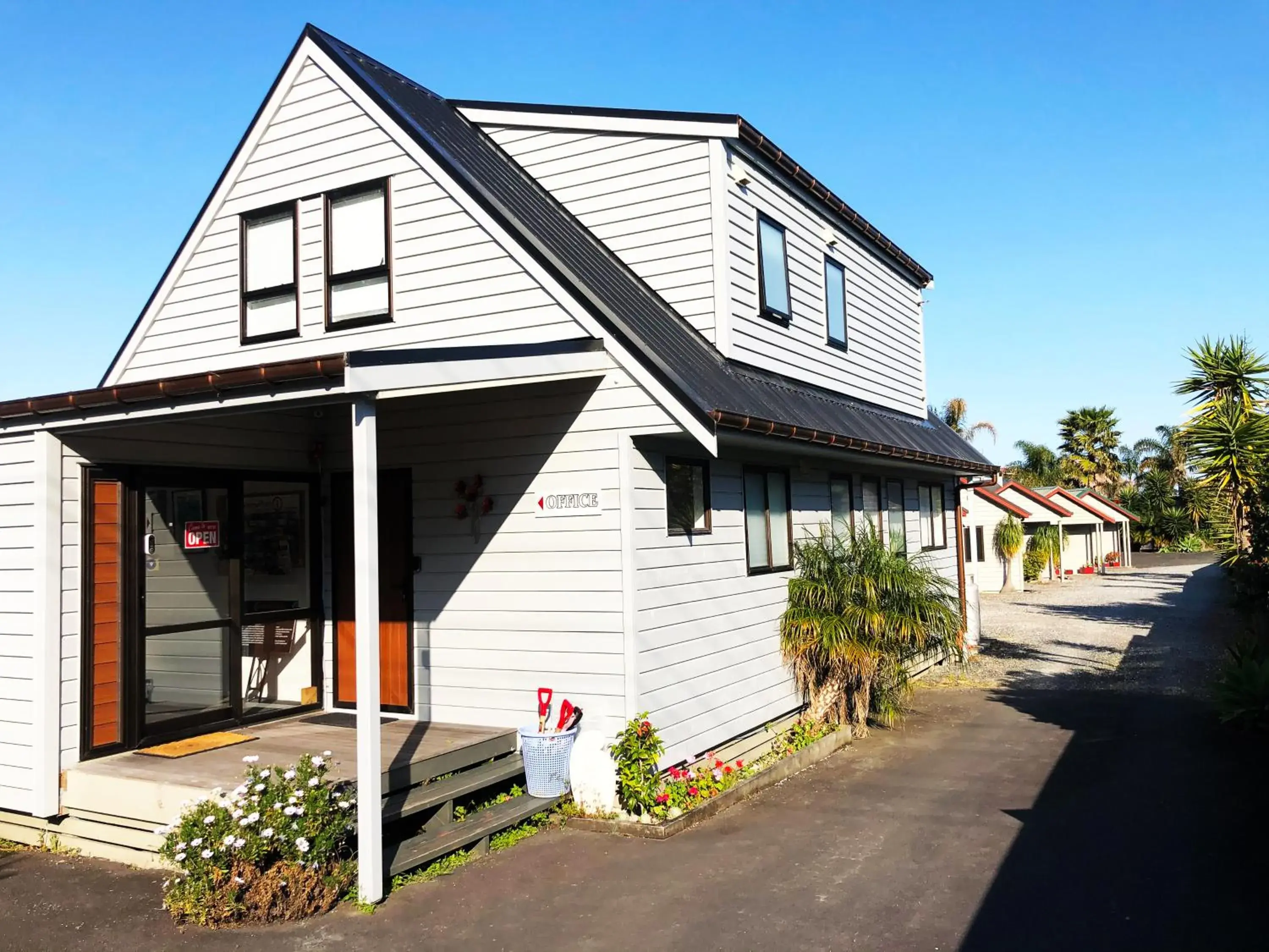 Facade/entrance in Tairua Shores Motel Facade/entrance in Tairua Shores Motel
