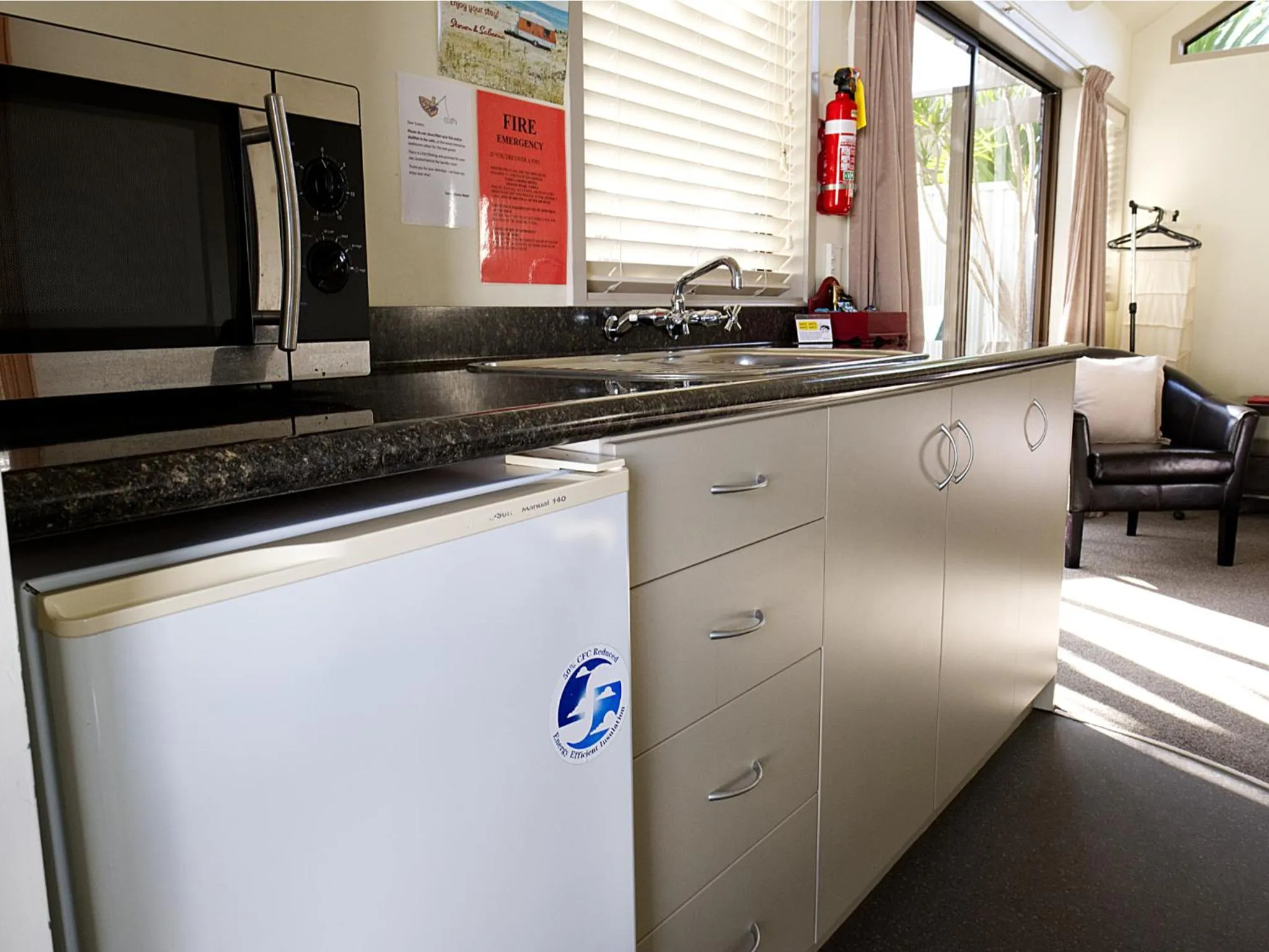 Kitchen or kitchenette in Tairua Shores Motel
