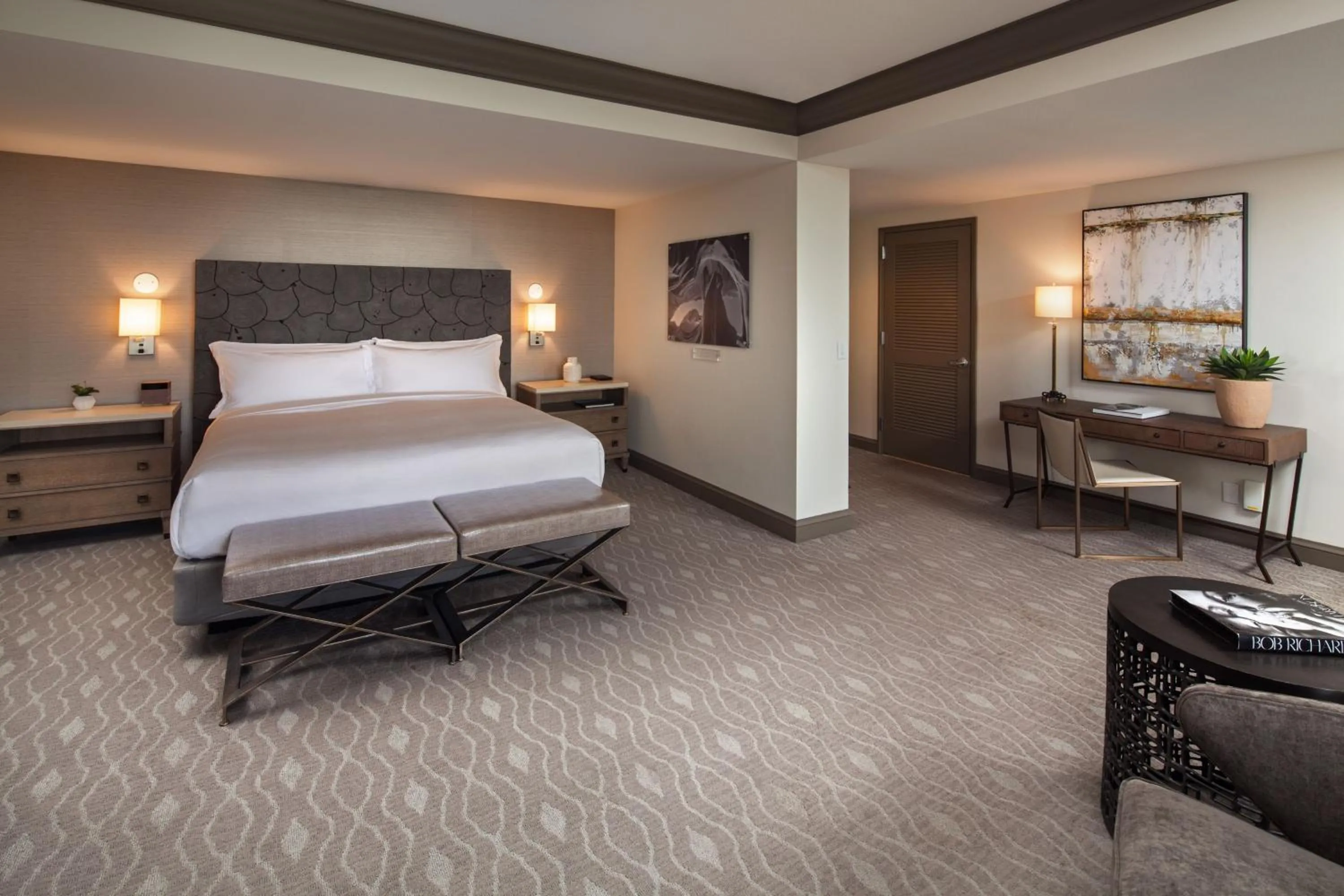 Bedroom, Bed in The Phoenician, a Luxury Collection Resort, Scottsdale