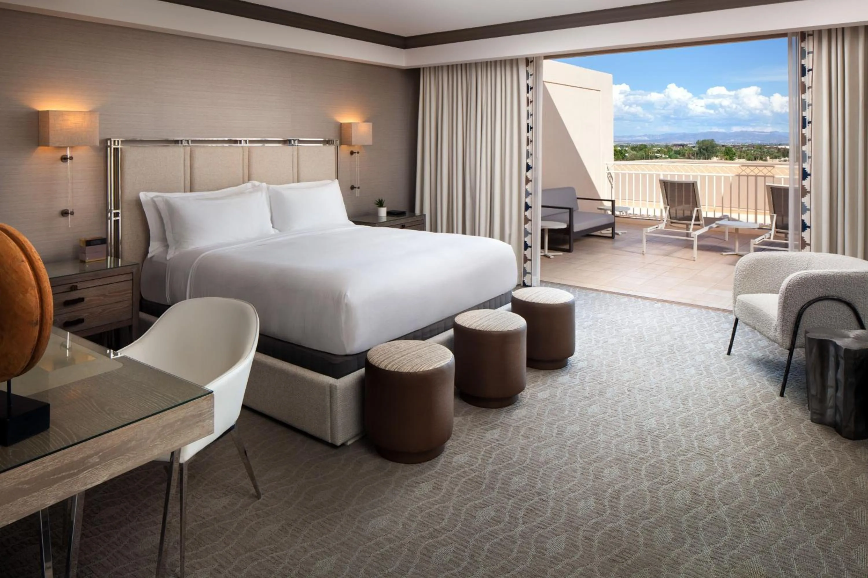 Bedroom, Bed in The Phoenician, a Luxury Collection Resort, Scottsdale