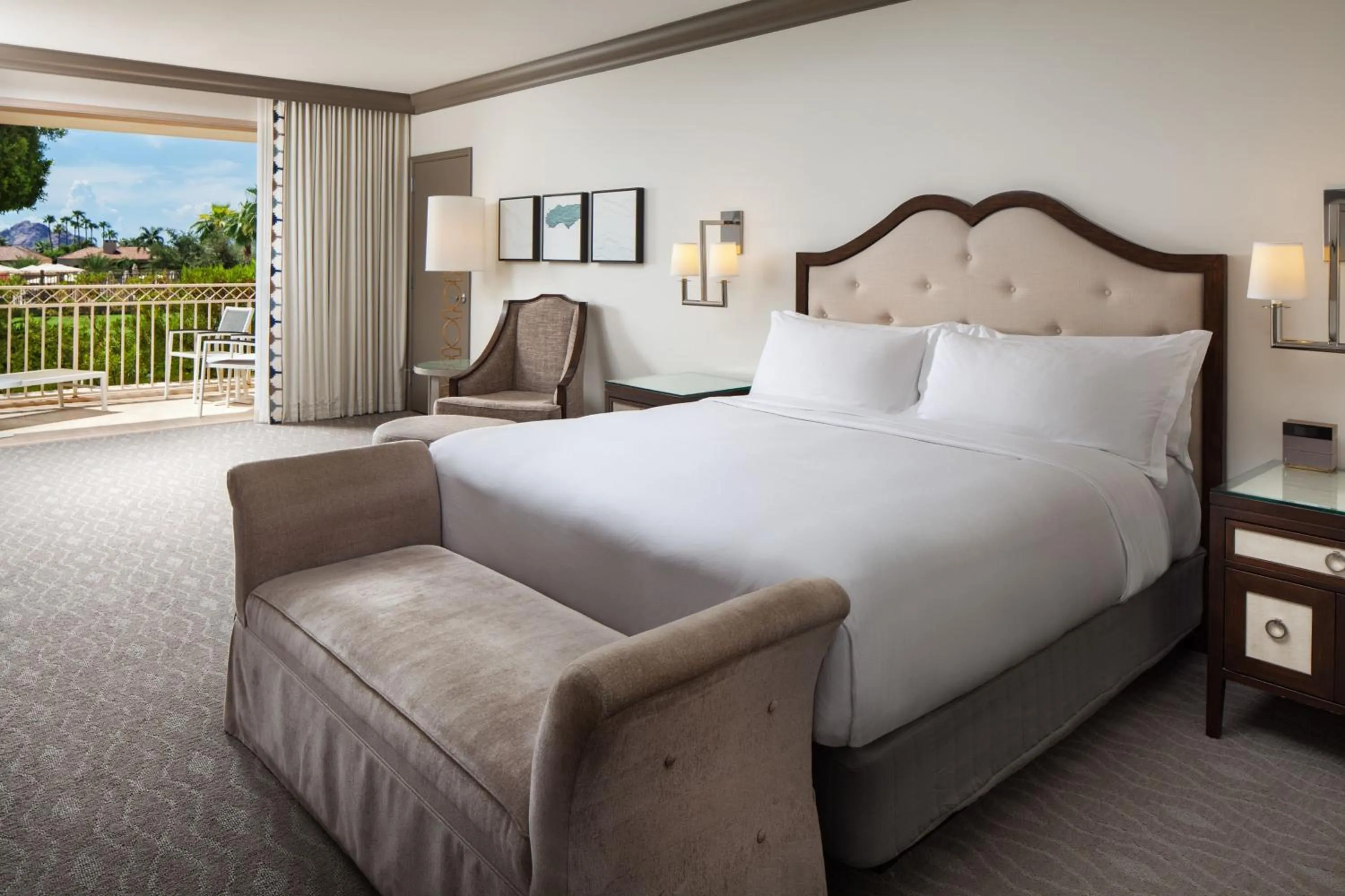 Bedroom, Bed in The Phoenician, a Luxury Collection Resort, Scottsdale