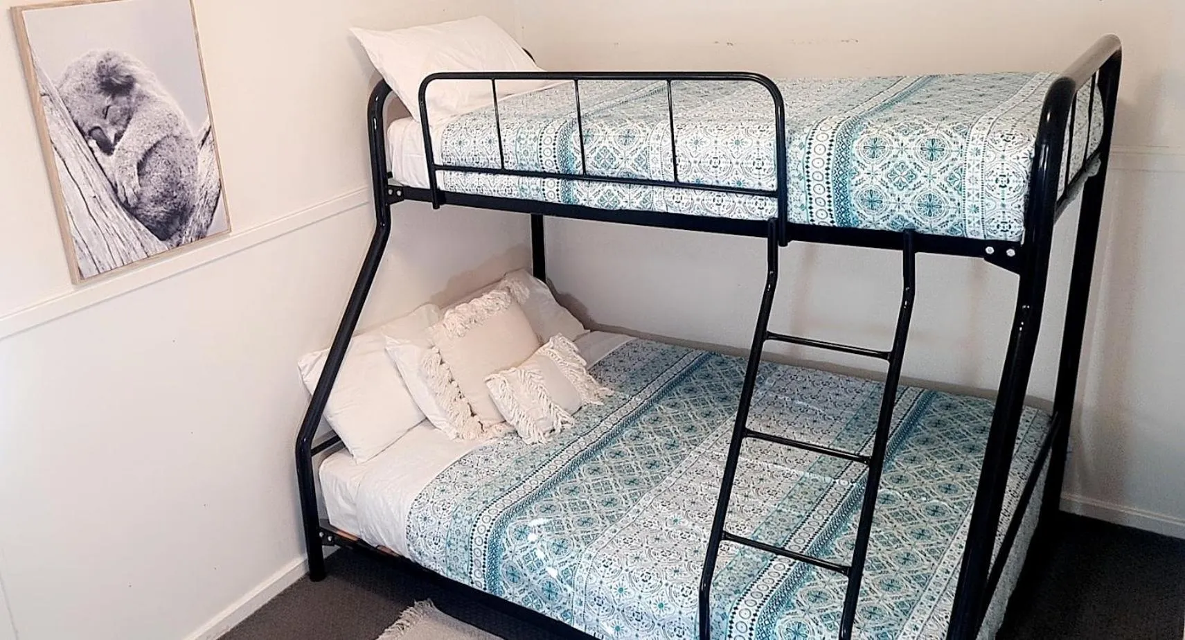 Living room, Bed in The Retreat Port Stephens