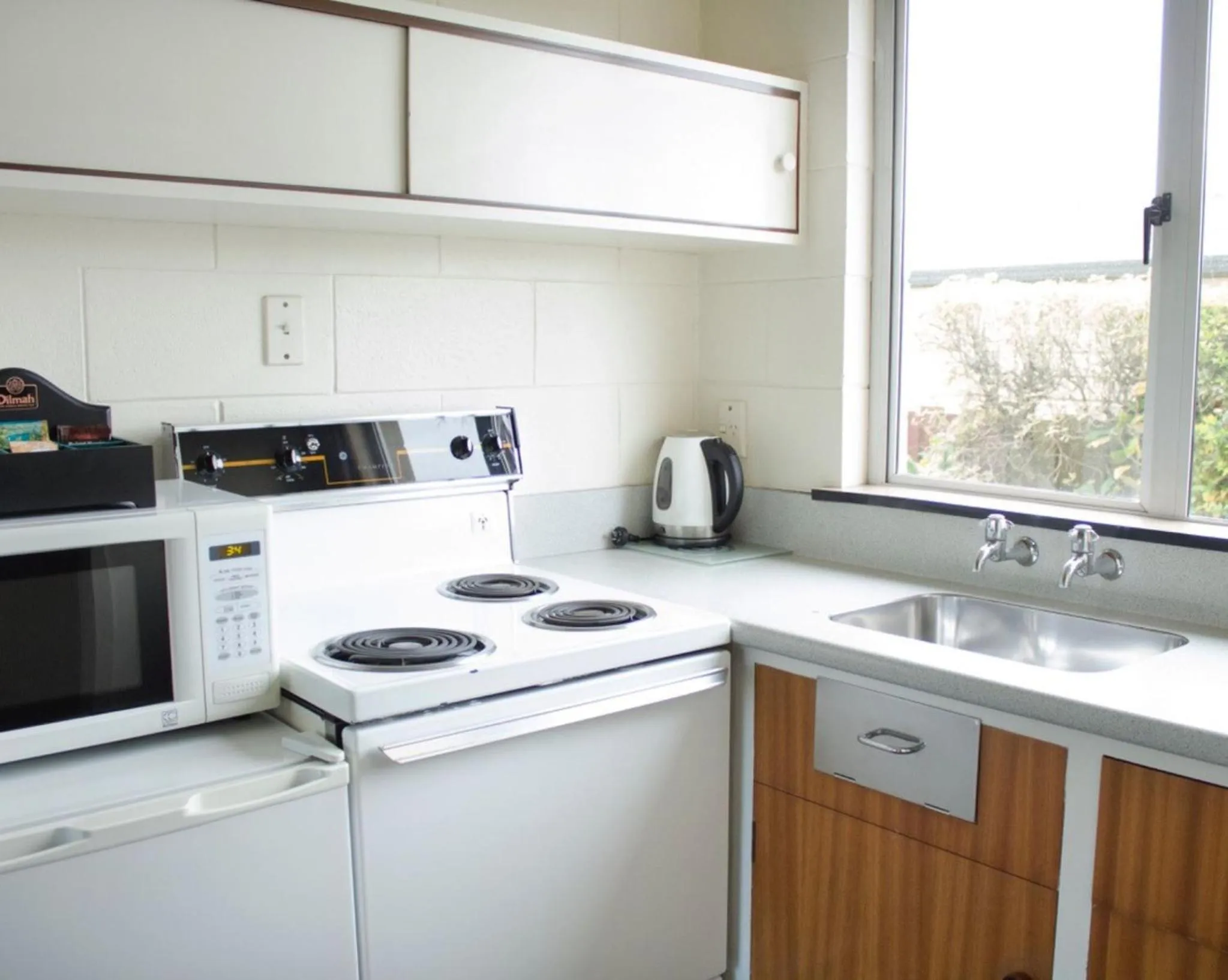 Kitchen or kitchenette in Alpine Motel