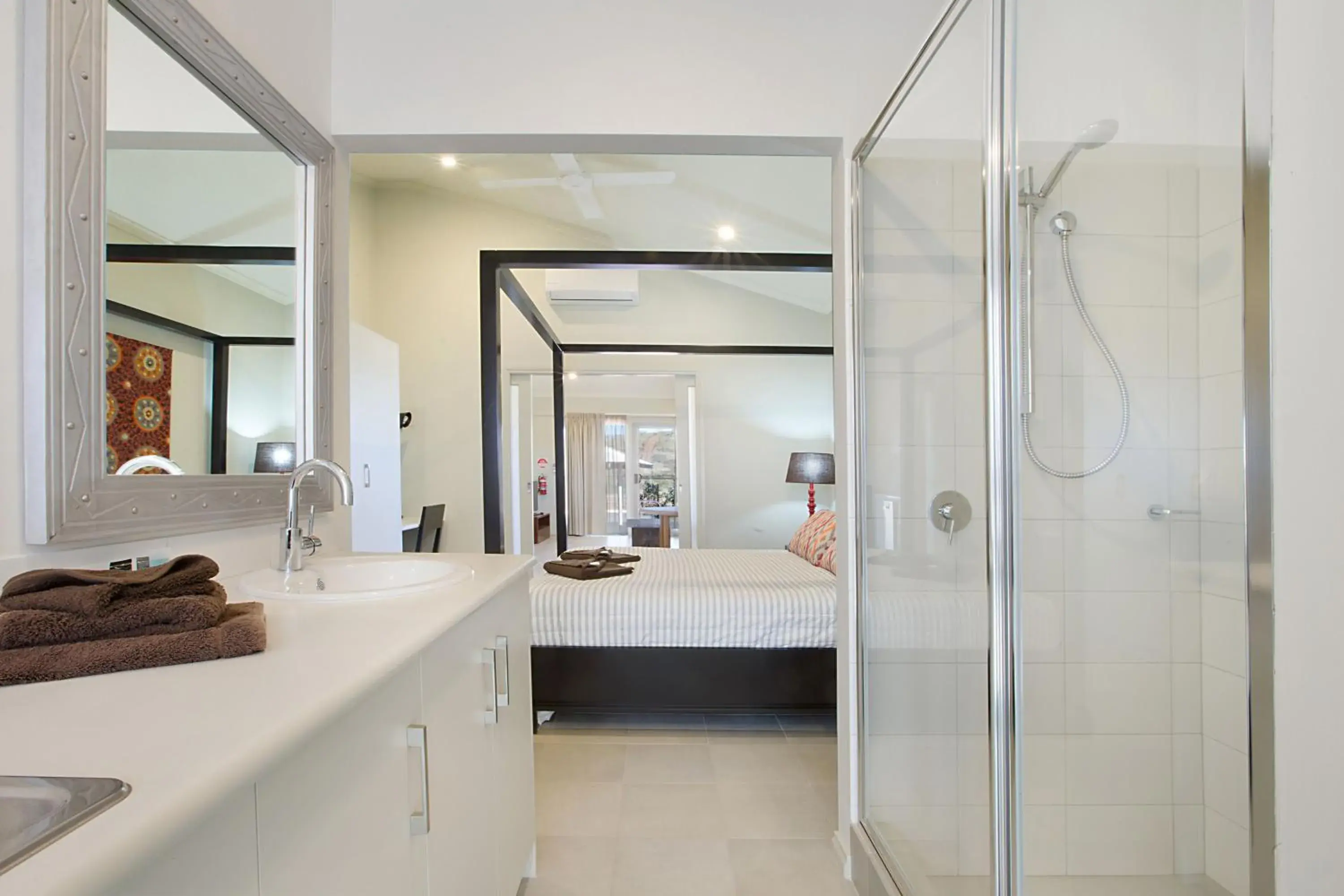 Shower, Bed in Best Western Plus The Ranges Karratha Shower, Bed in Best Western Plus The Ranges Karratha