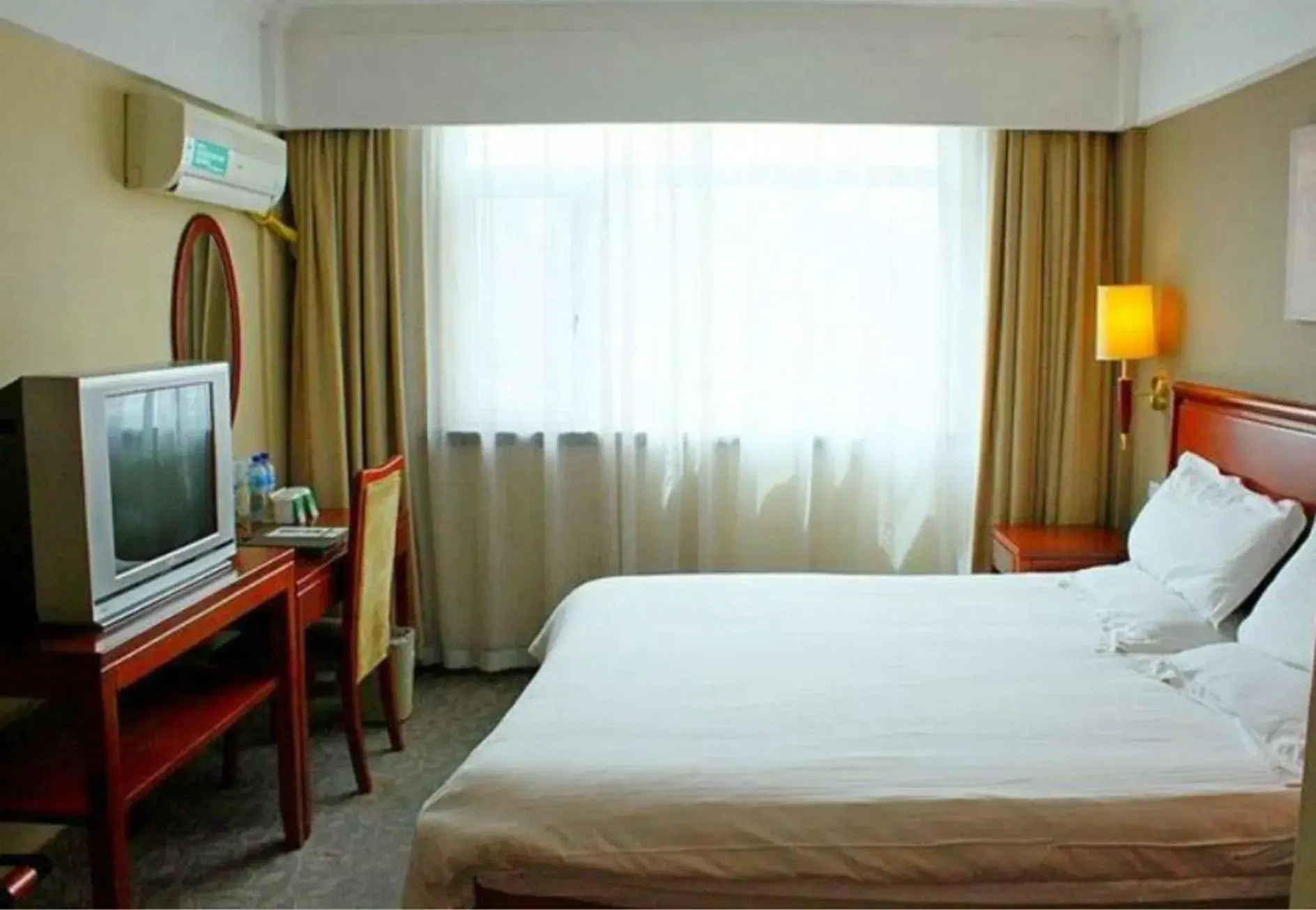 Bed in GMA Hotel ShangHai WuNing Road ZhenPing Road Metro Station Bed in GMA Hotel ShangHai WuNing Road ZhenPing Road Metro Station