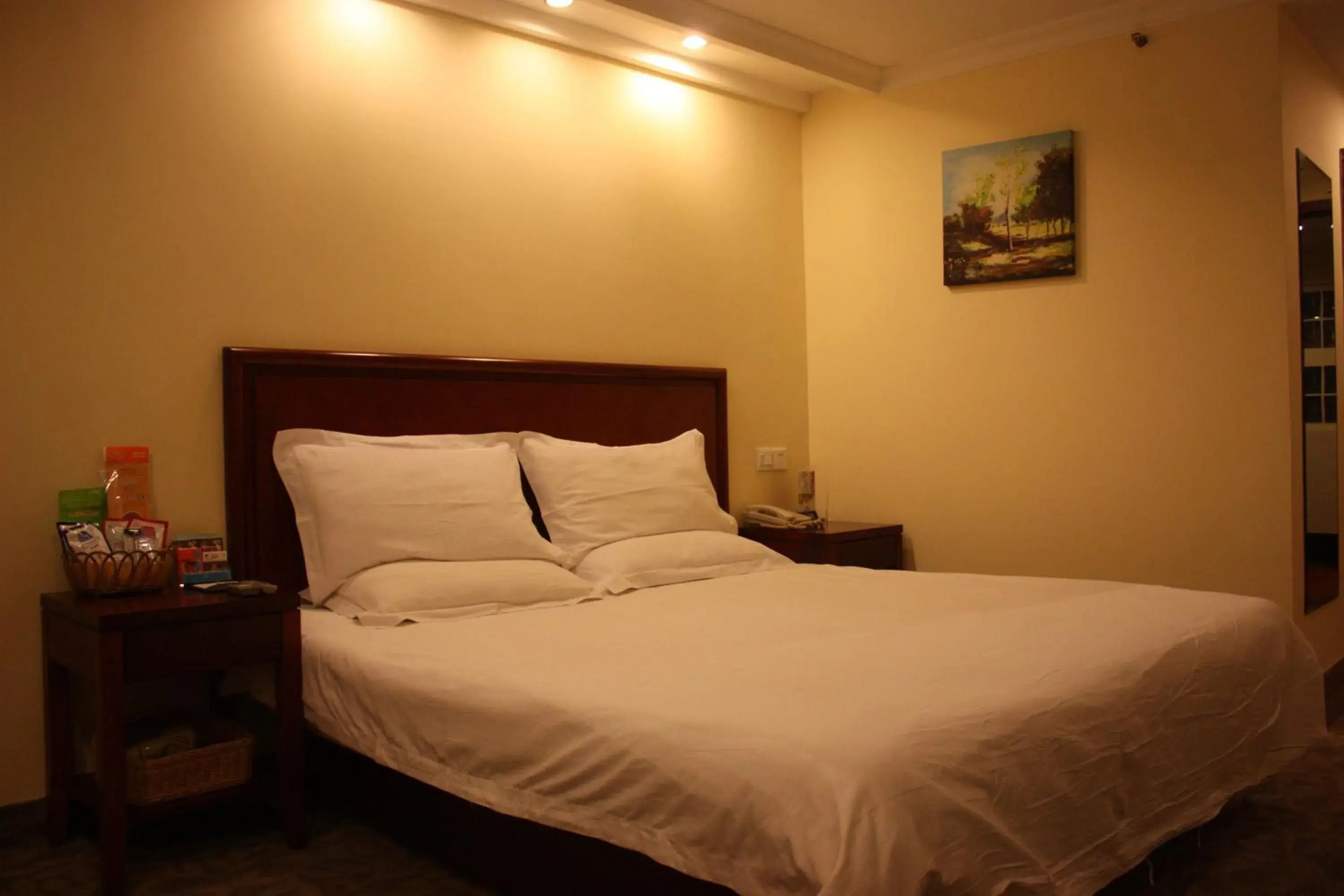 Bed in GMA Hotel ShangHai WuNing Road ZhenPing Road Metro Station Bed in GMA Hotel ShangHai WuNing Road ZhenPing Road Metro Station