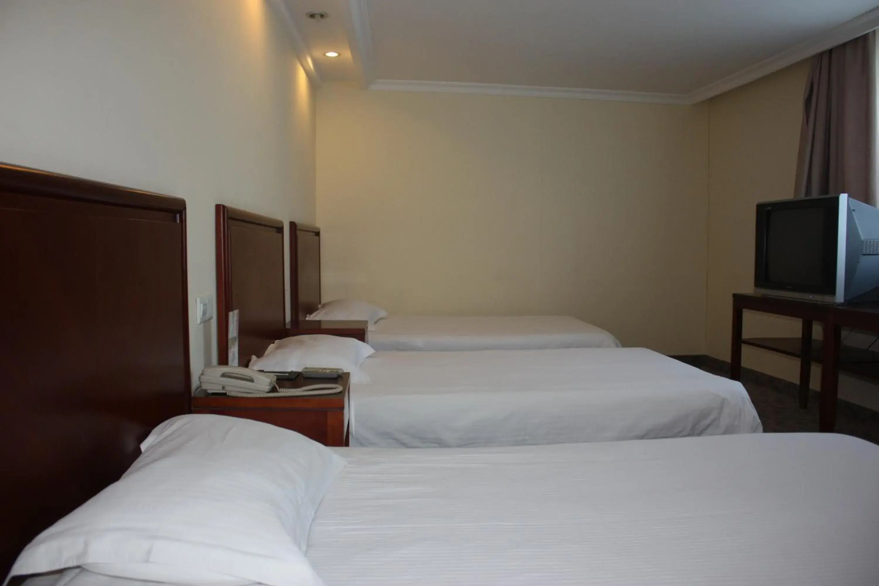 Photo of the whole room, Bed in GMA Hotel ShangHai WuNing Road ZhenPing Road Metro Station Photo of the whole room, Bed in GMA Hotel ShangHai WuNing Road ZhenPing Road Metro Station
