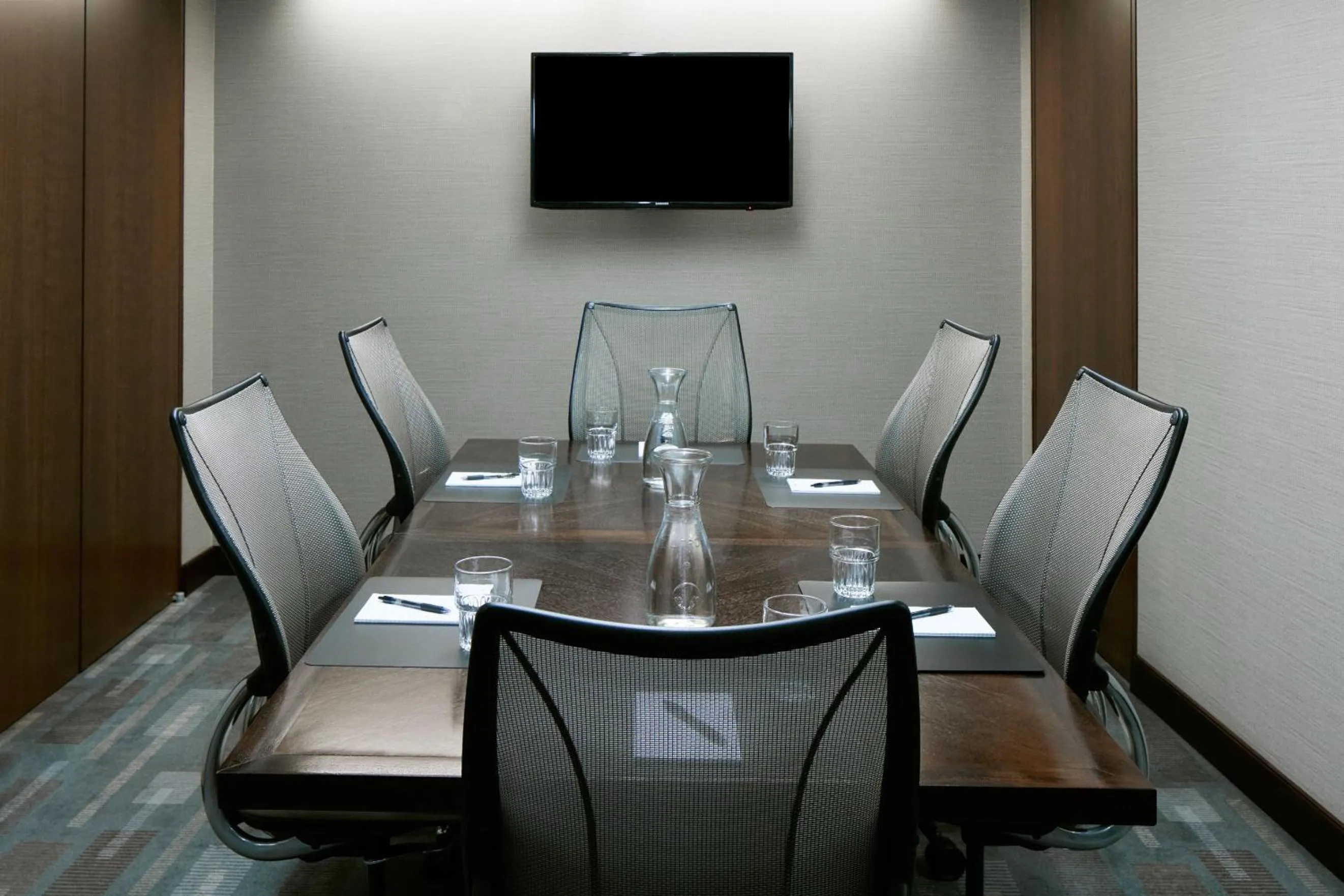 Business facilities in River Hotel