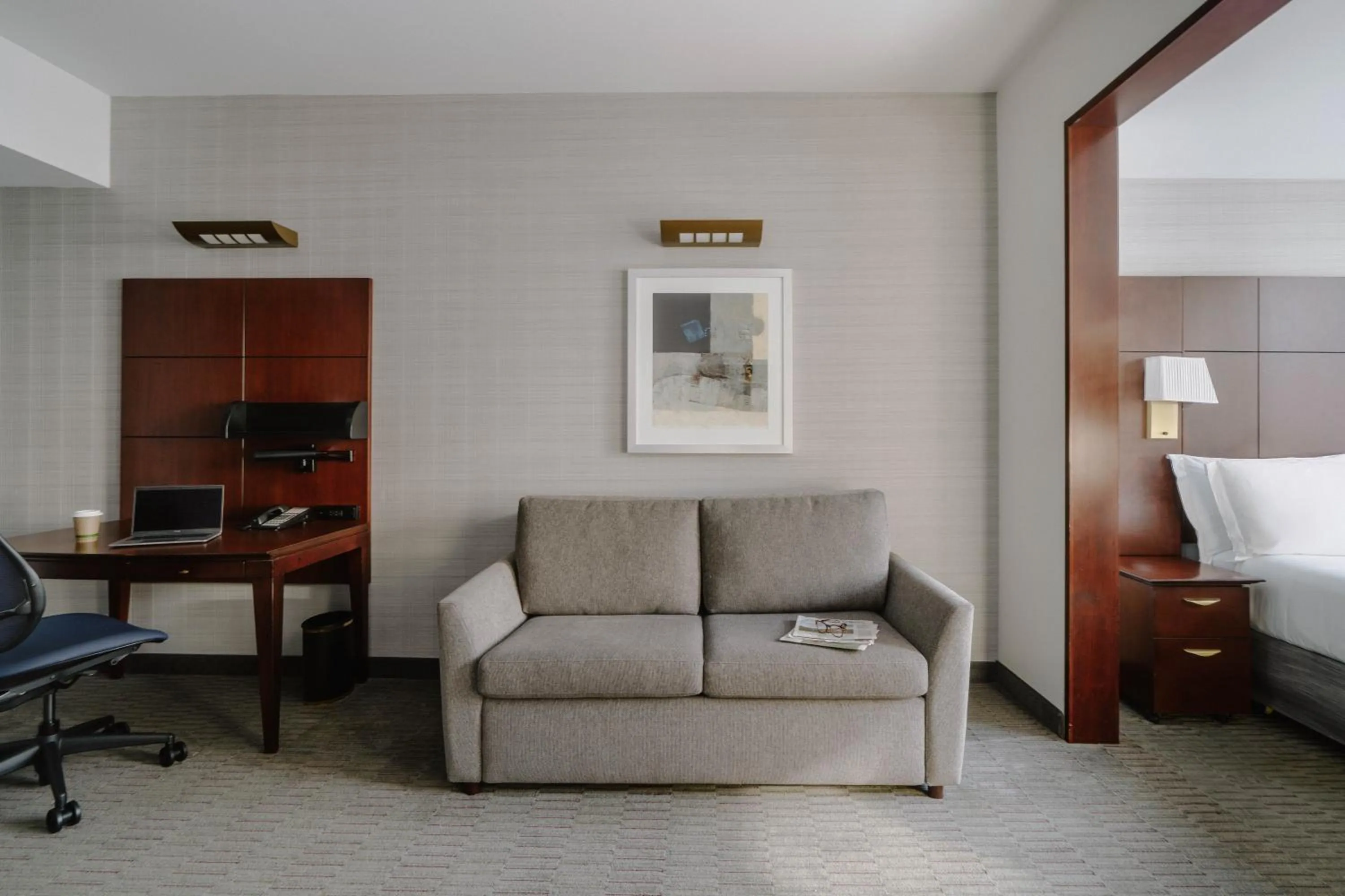 Bedroom, Bed in River Hotel