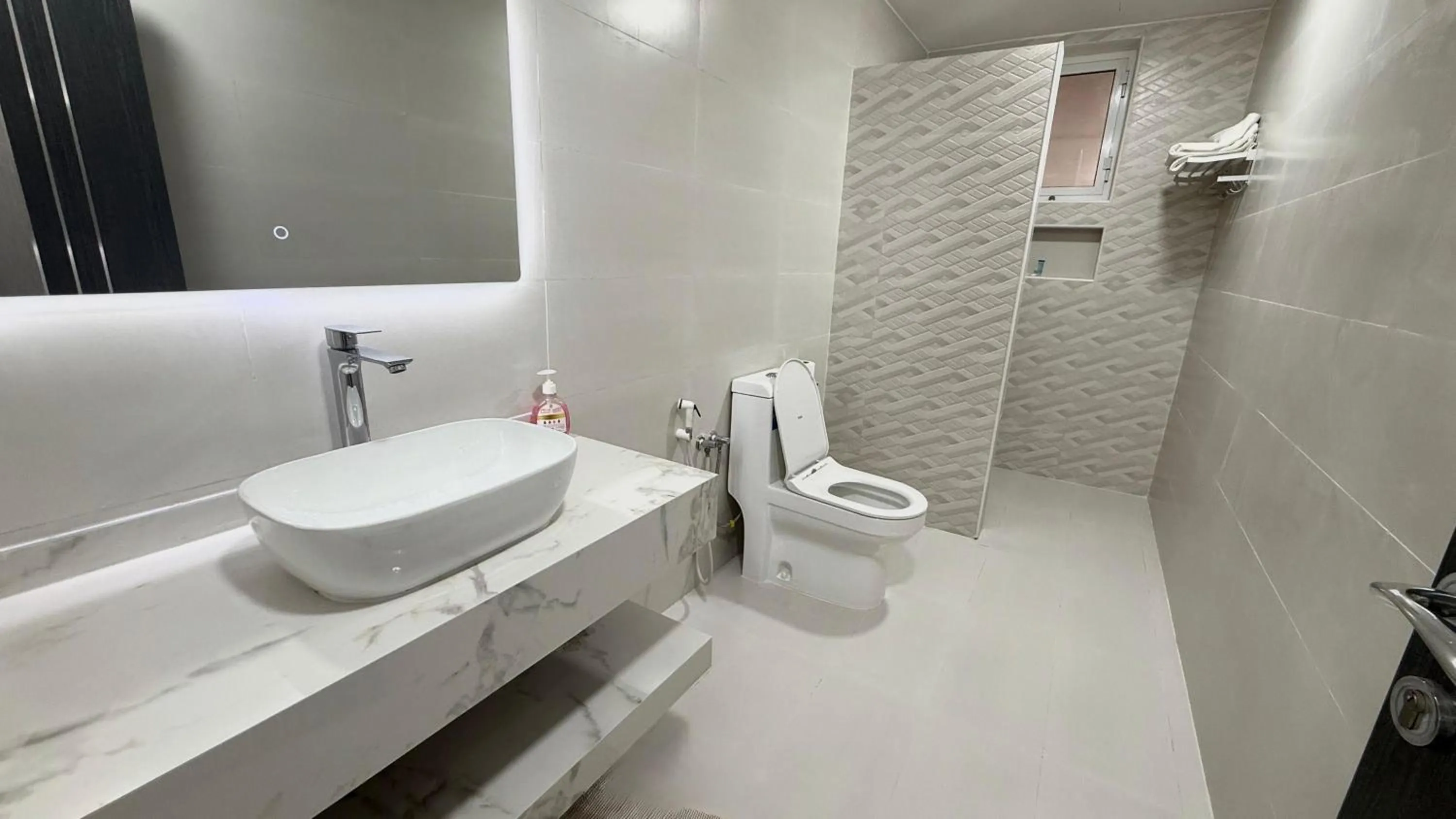 Toilet in Oriental Nights Rest House