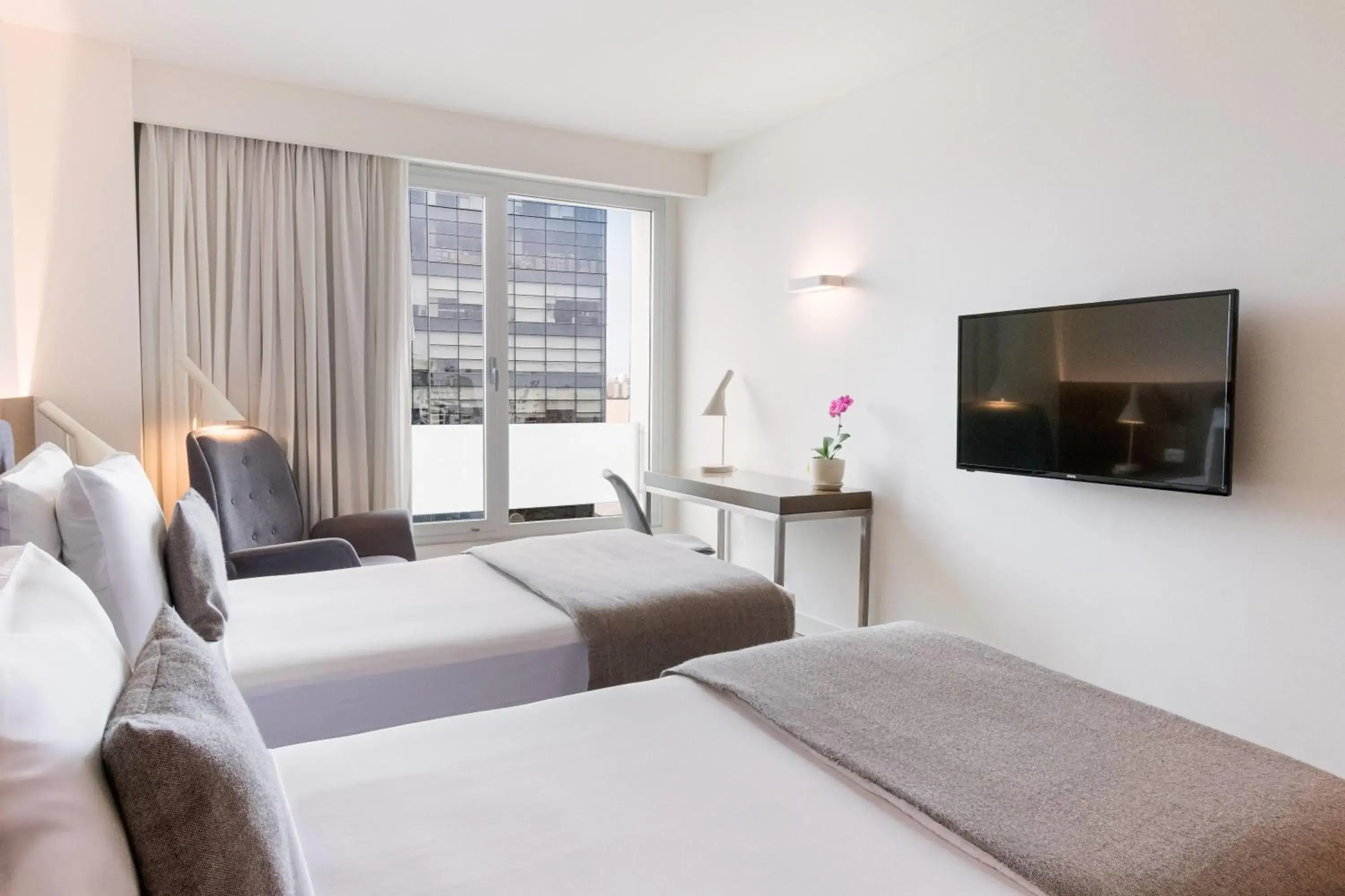 Photo of the whole room, Bed in Dazzler by Wyndham Lima San Isidro Photo of the whole room, Bed in Dazzler by Wyndham Lima San Isidro